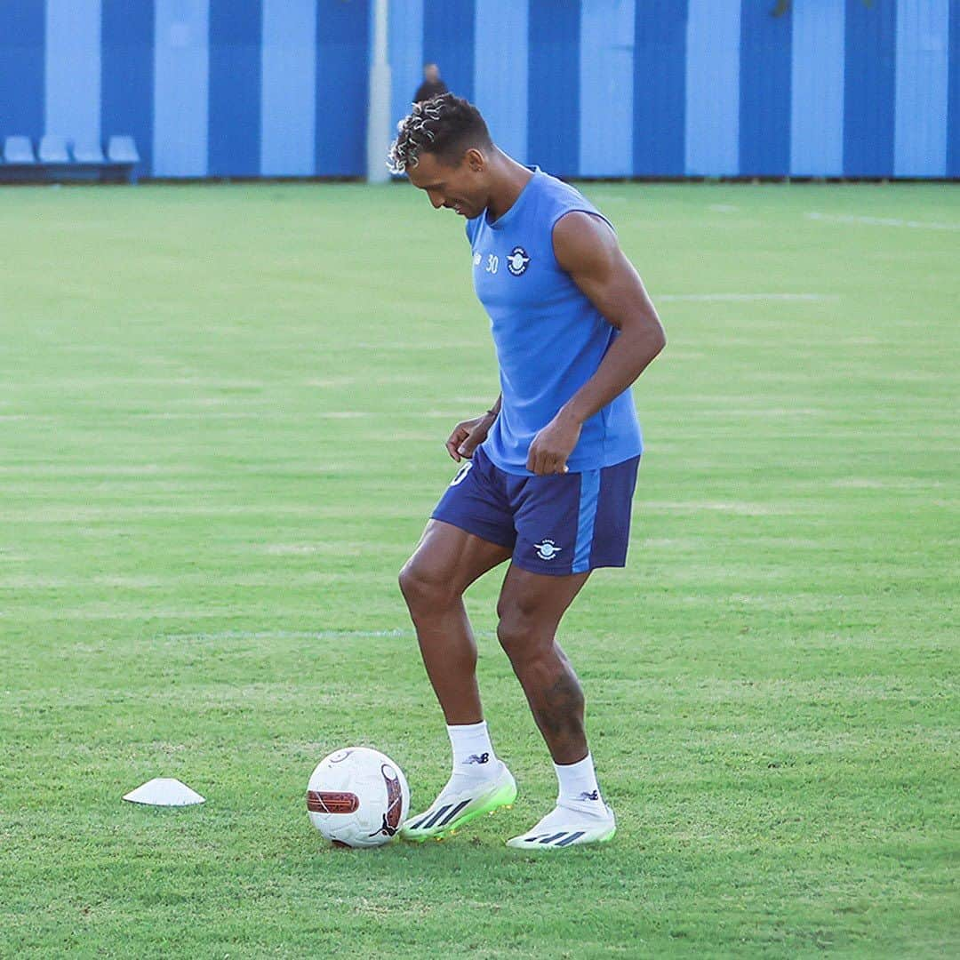 ナニさんのインスタグラム写真 - (ナニInstagram)「Work, work, work 💪🏾 #AdanaDemirspor #Work #Training」9月14日 4時57分 - luisnani