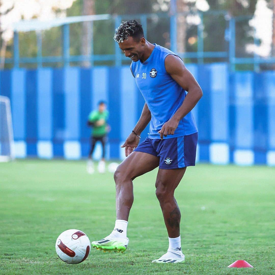 ナニさんのインスタグラム写真 - (ナニInstagram)「Work, work, work 💪🏾 #AdanaDemirspor #Work #Training」9月14日 4時57分 - luisnani