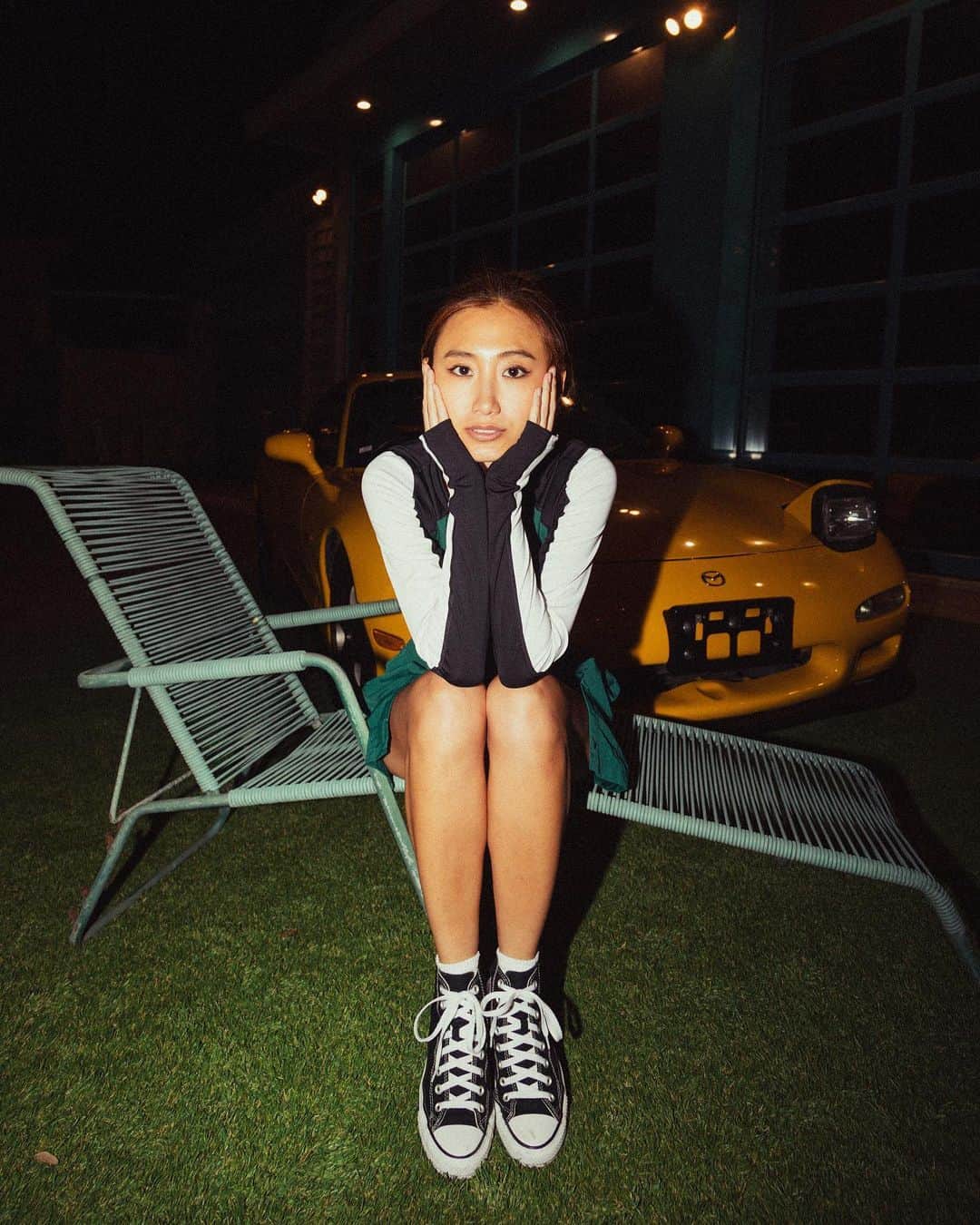 白雪のインスタグラム：「Mellow yellow night drive🌙  Photo: @anniedenten_  Styling: @rachelsummerr  Model: @trevorwayne  Location: @sunnytruckguy   #green #yellow 💛💚💛 #mazda #mazdarx7 #japanesecars」