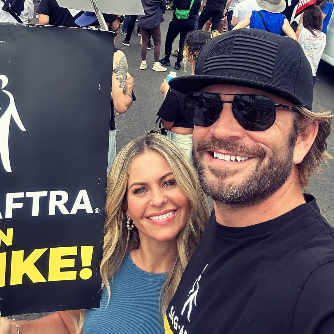 ジョン・ブラザートンさんのインスタグラム写真 - (ジョン・ブラザートンInstagram)「#sagaftrastrong  💪💪  @sagaftra  #sagaftra  #wga  #rally」9月14日 5時14分 - johnbrotherton