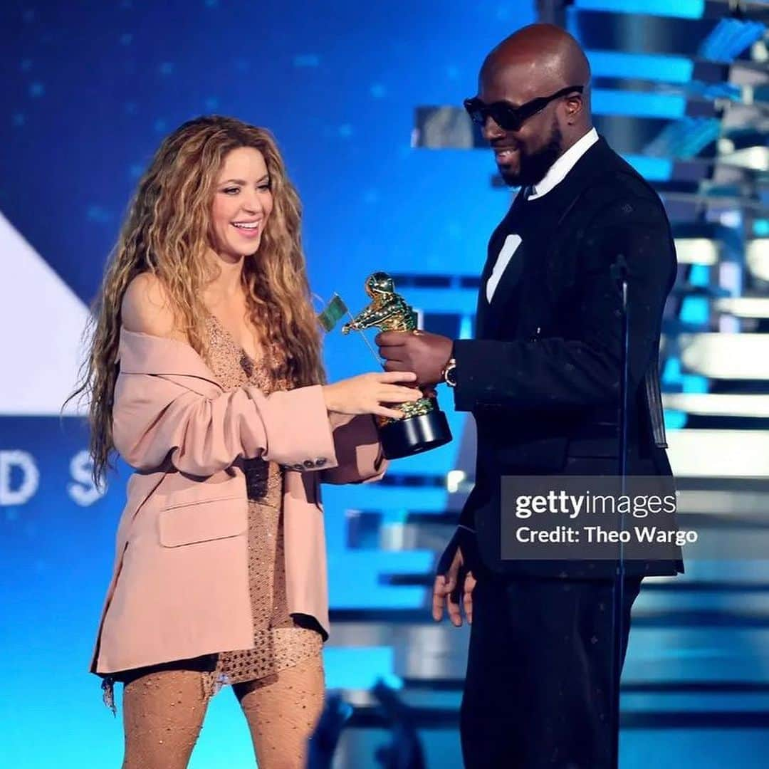 ワイクリフ・ジョンさんのインスタグラム写真 - (ワイクリフ・ジョンInstagram)「We don’t write hits we create culture phenomenons 🙏🏾 congratulations again to my friend the one and only Shakira Shakira 🕺🏽  @shakira @mtv @vmas #VMA」9月14日 5時13分 - wyclefjean