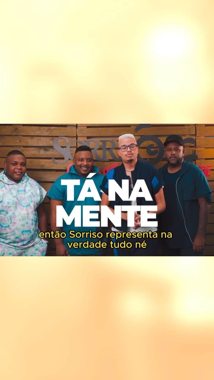 Sorriso Marotoのインスタグラム：「Chega aí, rapaziada do Tá Na Mente! 😎  De grupo pra grupo, obrigado pelo carinho e por estarem presentes nessa celebração aos nossos 25 anos de carreira, vocês tinham que cantar com a gente! 🎶  Bora fazer festa ao som de Sorriso Eu Gosto No Pagode - Parte 1, amanhã dia 14 a galera vai conhecer! ✌🏽」