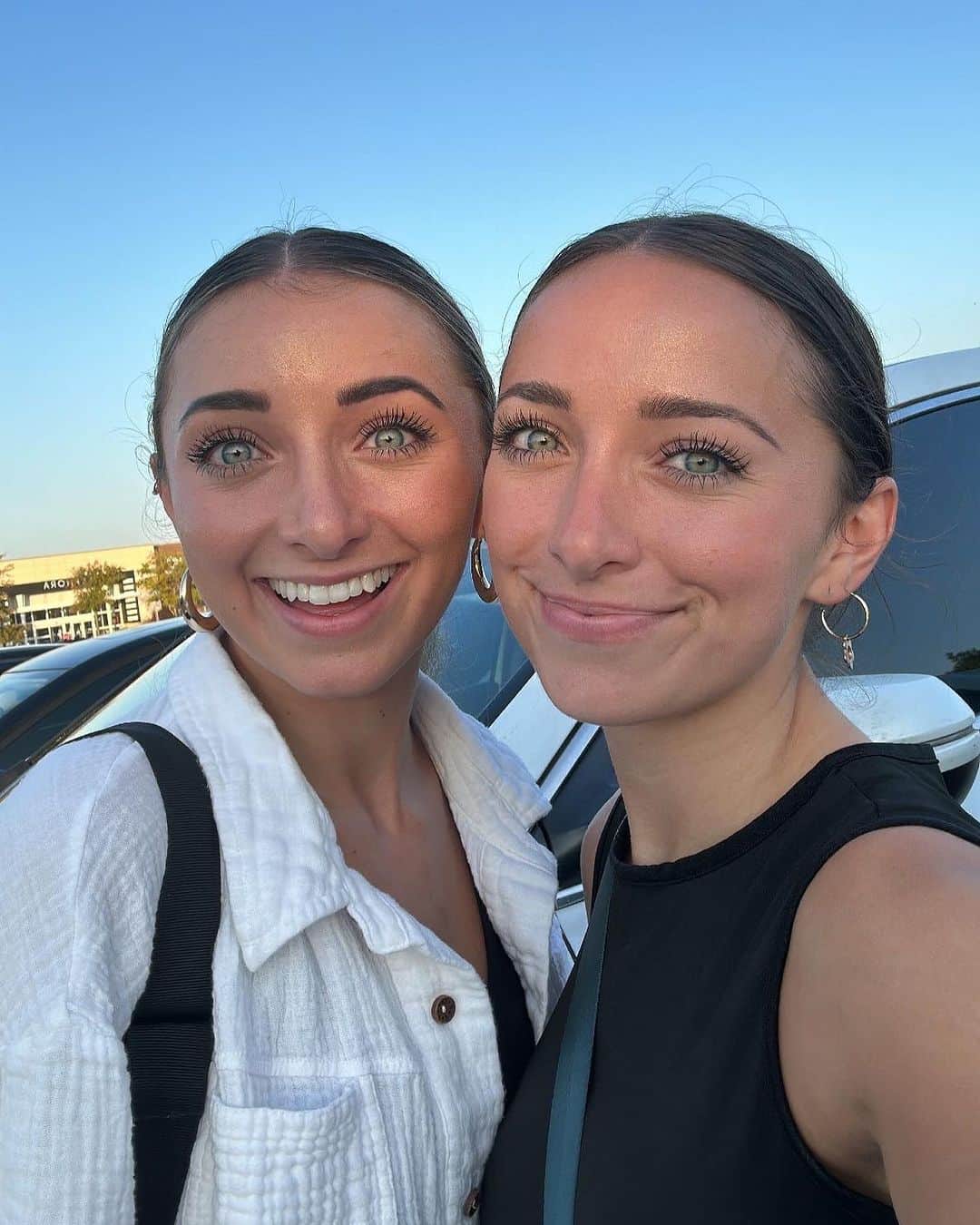 Brooklyn and Baileyのインスタグラム：「Life has been good lately 🫶🏼」