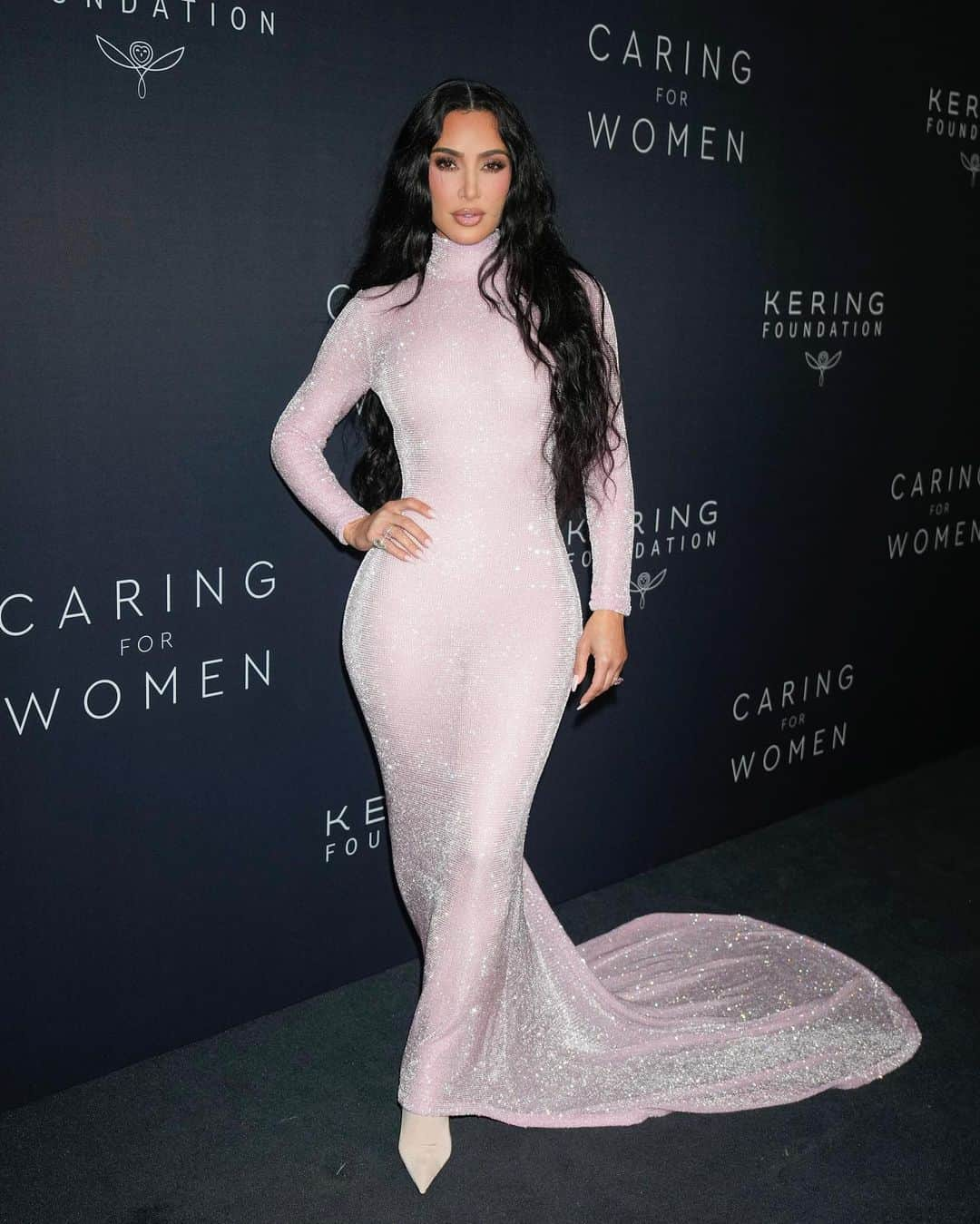 キム・カーダシアンさんのインスタグラム写真 - (キム・カーダシアンInstagram)「Caring for women 🩷 at the Kering Foundation Gala」9月14日 5時35分 - kimkardashian