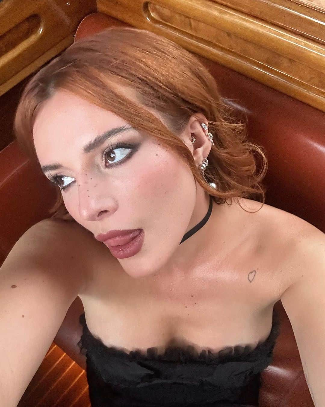 ベラ・ゾーンさんのインスタグラム写真 - (ベラ・ゾーンInstagram)「I styled myself and did my make up for this look  Thoughts ????」9月14日 5時37分 - bellathorne