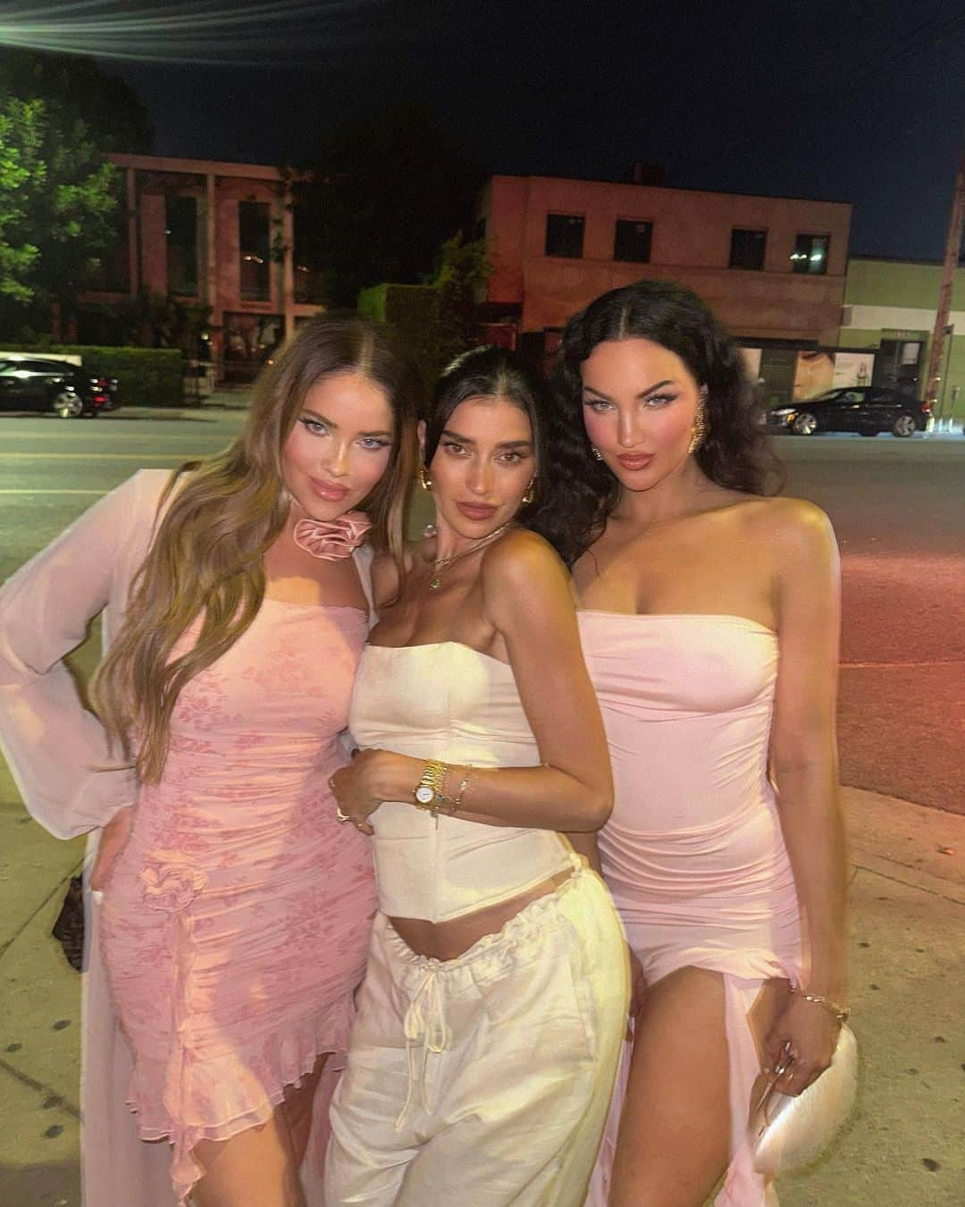 Olivia Piersonさんのインスタグラム写真 - (Olivia PiersonInstagram)「Birthday Dinner with my besties a few weeks ago 💞🎂 @nataliehalcro @justtnic」9月14日 5時43分 - oliviapierson