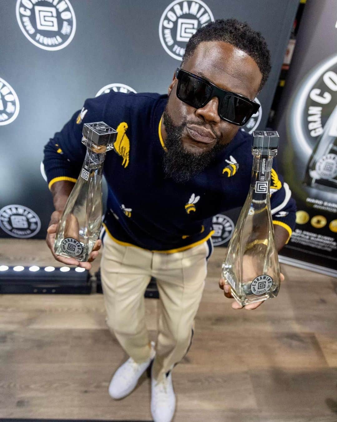 ケビン・ハートのインスタグラム：「Introducing my “Mini Mino” ….Shit just got real people!!!!!! Mini is the new big damn it!!!!!! Our brand is growing & glowing people!!!!! Make sure you go and grab yours today!!!!!!! @grancoramino AKA The Tequila for the people!!!!!! Hard work Taste Different….celebrate your Hard work correctly Damn it….DO IT WITH @grancoramino #LiveLoveLaugh」