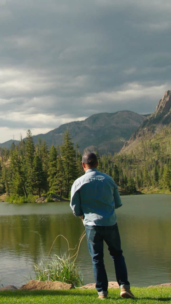 HGTVのインスタグラム：「Have you ever seen a bait and tackle shed with so much personality?!  For more irresistible rustic spaces, catch the #BuildingRoots Season 2 premiere this Sunday at 9|8c 🎣⛰️」
