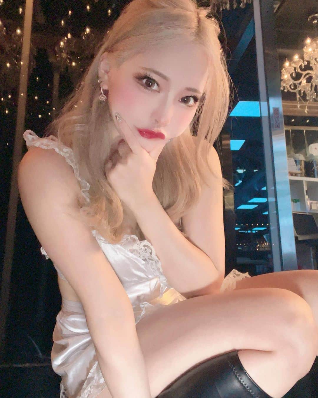 ありえのインスタグラム：「💙💖💙💖💙 : : かわいい、かわいいされて生きていきたい (´・ω・｀) . .  #バーレスク大阪 #バーレスク東京 #バーレスク大阪ありえ #北新地 #インスタ映え #ホスト  #韓国メイク  #童顔女子  #実物とは異なります   #burlesqueosaka  #burlesquetokyo」