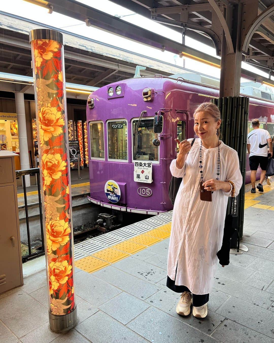 阿久津ゆりえさんのインスタグラム写真 - (阿久津ゆりえInstagram)「豪雨の嵐山☔️ 初めて行ったのに雨強すぎて全然回れず...😂 (それでもすごいいっぱいの人だった！) 早々に退散してしまったのでまたリベンジしに行きます🚃💨  京都旅は母、めみちゃんハイライトで締め〆 #kyoto #いっぱい食べる君が好き #ハンカチ紛失捜索発見事件 #嵯峨野湯 #yurie_travel」9月14日 6時13分 - yurie__a