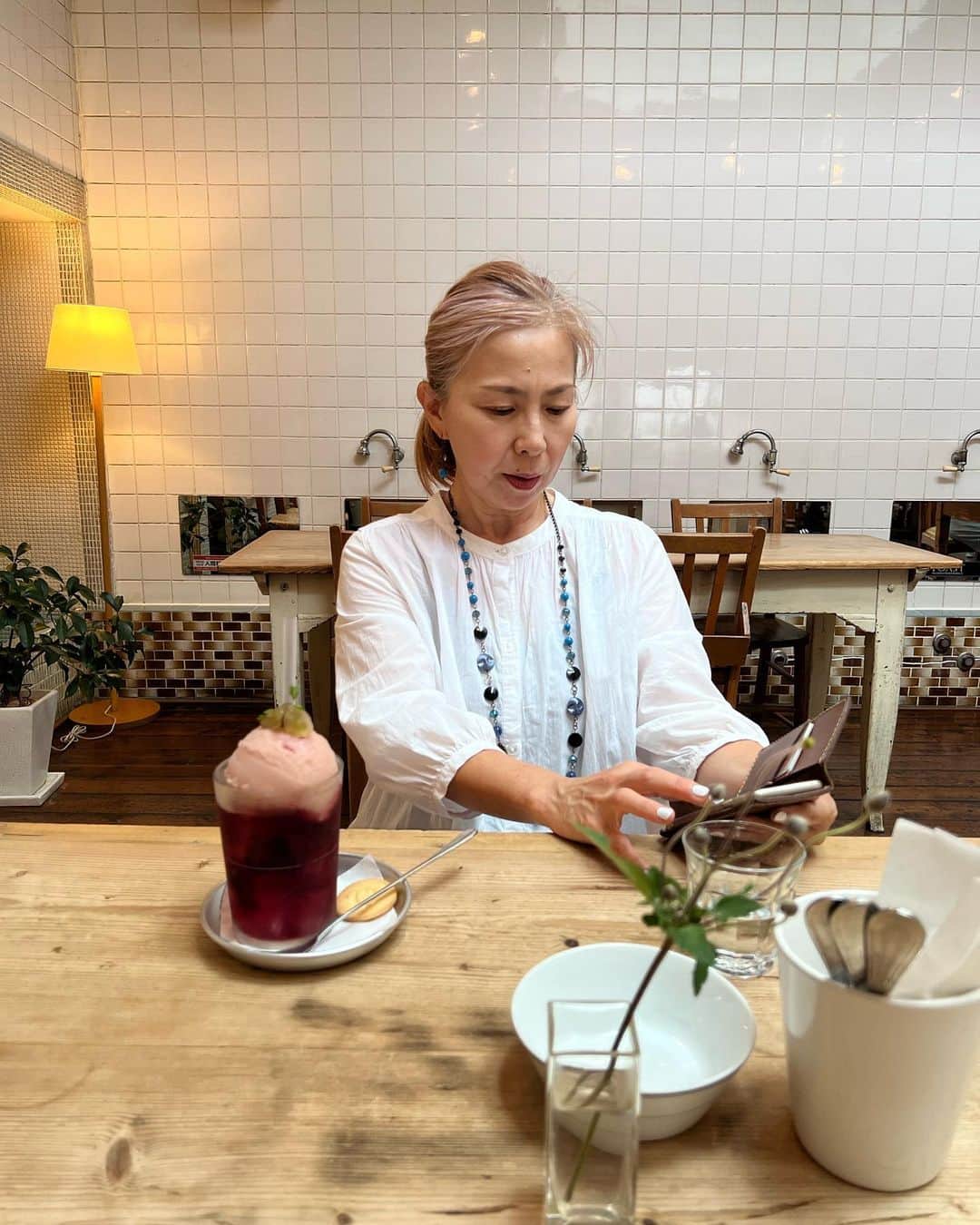 阿久津ゆりえさんのインスタグラム写真 - (阿久津ゆりえInstagram)「豪雨の嵐山☔️ 初めて行ったのに雨強すぎて全然回れず...😂 (それでもすごいいっぱいの人だった！) 早々に退散してしまったのでまたリベンジしに行きます🚃💨  京都旅は母、めみちゃんハイライトで締め〆 #kyoto #いっぱい食べる君が好き #ハンカチ紛失捜索発見事件 #嵯峨野湯 #yurie_travel」9月14日 6時13分 - yurie__a
