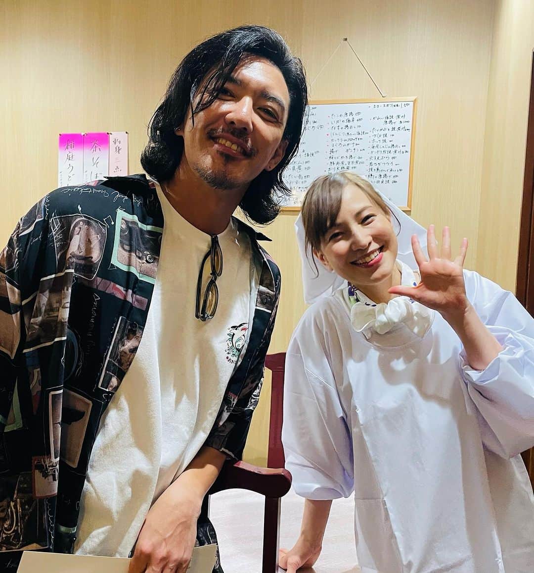 金子昇さんのインスタグラム写真 - (金子昇Instagram)「チャーミングオブチャーミング！ 鈴木杏樹さん。先日撮影したARAKAWA UNDER9の現場にて。現場に活気と元気を与えてくれる方で素敵な方でしたー！  #鈴木杏樹 #映画 #ARAKAWAUNDER9 #金子昇  舞台　新宿羅生門 劇場:こくみん共済coopホール/スペース・ゼロ  公演期間:2023年9月22日(金)〜10月1日(日)  http://askcoltd.com/rashomon-stage/  長崎　オールディーズライブ 2023年10月22日 Dining&PoolBar HARRY (ハリー) 長崎市浜町10-11 稲垣屋ビル2F  舞台「果てしない海の向こうへ」 〜月の裏側から〜Jupiter 2023年11月22(水)〜26（日）全８回 六行会ホール」9月14日 11時54分 - noboru_kaneko_official