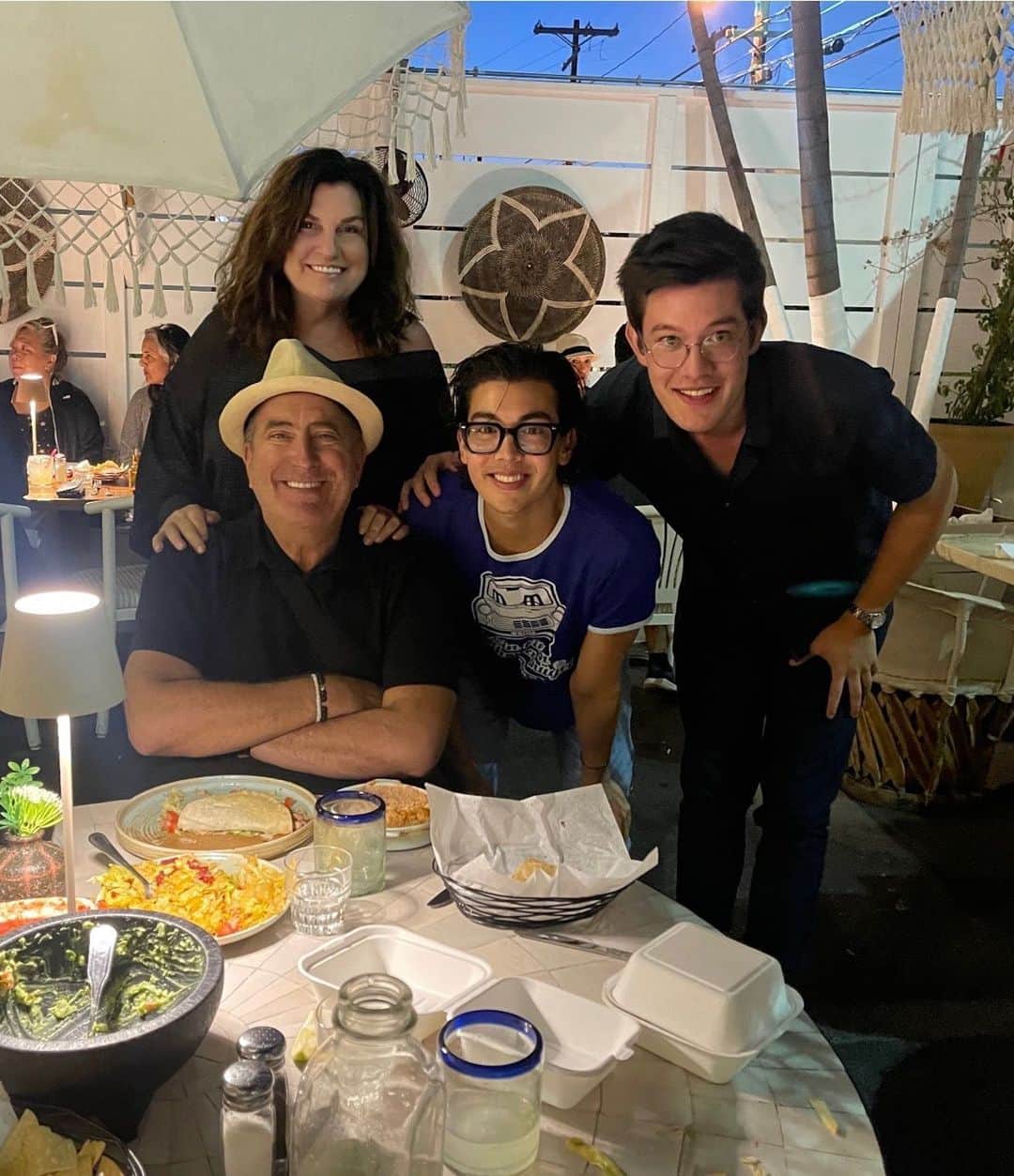 ケニー・オルテガのインスタグラム：「@casavegarestaurant with my beloved sister Debra Lee and my brilliant and talented nephews Alex and Matthew Ko」