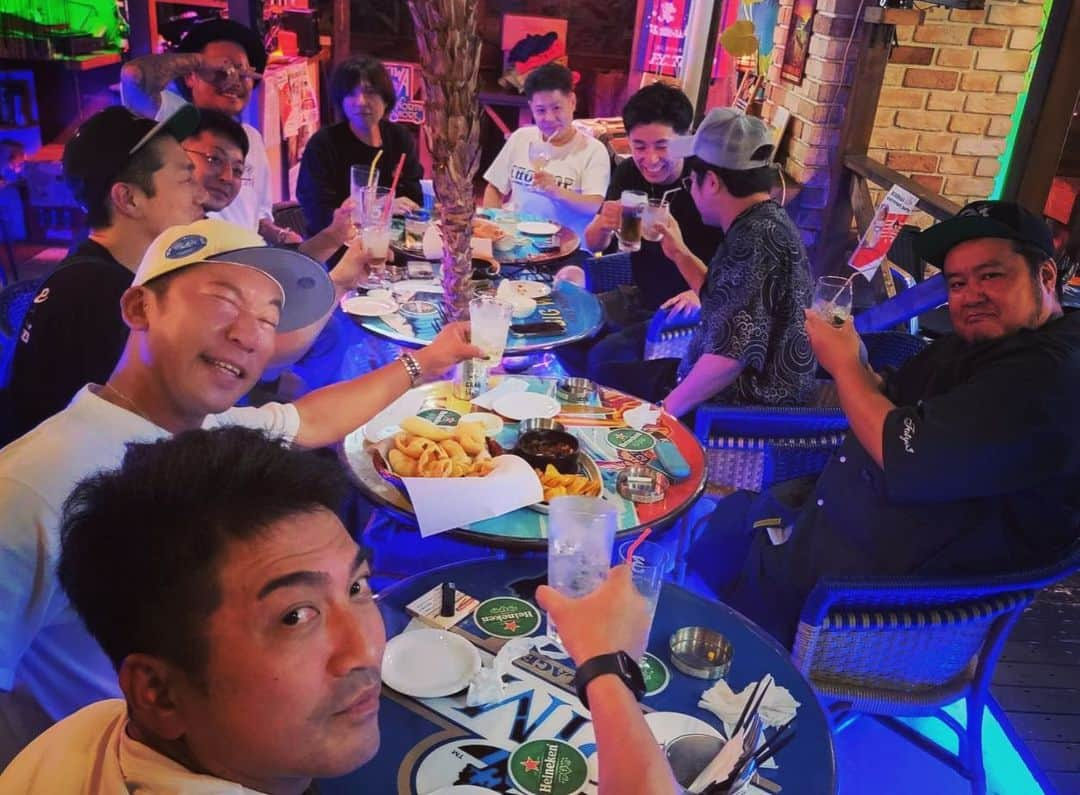 武井ドンゲバビーさんのインスタグラム写真 - (武井ドンゲバビーInstagram)「佐田兄45歳のお誕生日おめゲバビー🎉  セッカチマイライフ！  からの  サキッチョマイライフ！  からの  タケモンタ！  なんのこっちゃでしょうけど、終始くだらねえ話で  あー笑った🤣  健康と安全運転ライフ✨  #誕生日会」9月14日 11時50分 - takeidongebabee