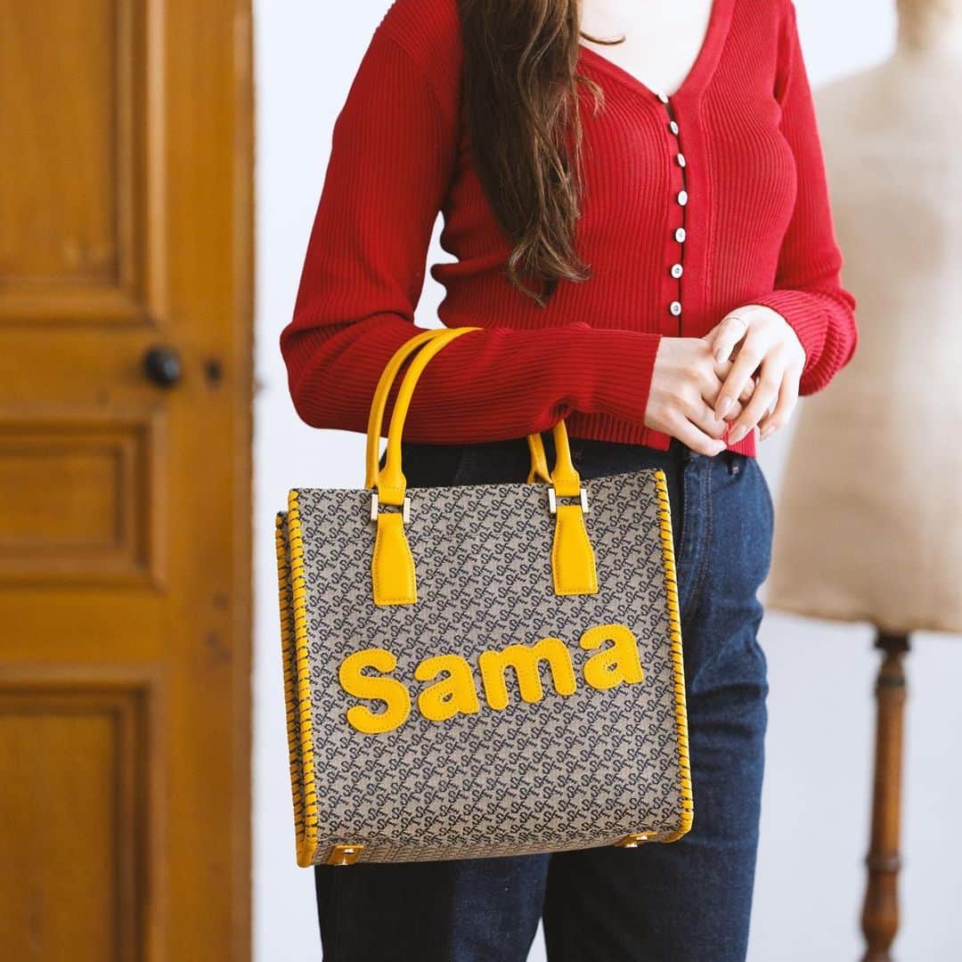 Samantha Thavasaのインスタグラム：「New Color💐 ST Jacquard Sama Thava Tote Bag  --------------------------  サマンサタバサの代表的なトートバッグ「サマタバトート」の新色が登場✨  秋冬仕様になったサマタバトートを チェックしてみて🍁  -------------------------- price  square bag ¥38,500 tote bag ¥38,500  #サマンサタバサ #samanthathavasa  #バッグ  #bag  #サマタバトート  #new」