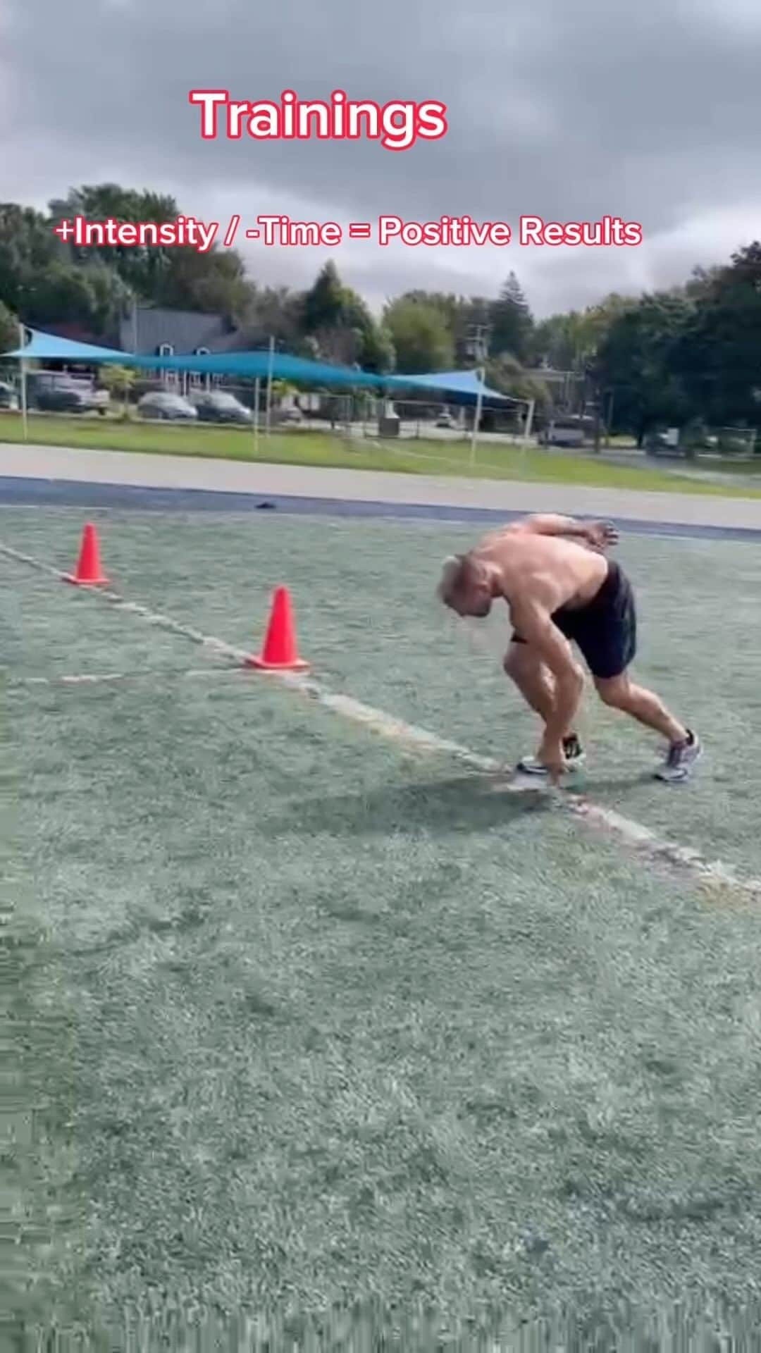 ジョルジュ・サンピエールのインスタグラム：「I’m not a good sprinter, but I do it because it’s one of the best exercises to increase testosterone. Most people I’ve spoken to don’t know that short interval sprinting will often provide them with more benefits than low/medium intensity long distance running. 👍」