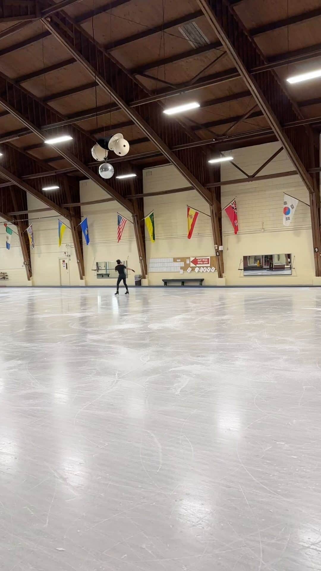 ブライアン・オーサーのインスタグラム：「After a few days off for surgery, I came home to this…. Well done Corey Circelli! Injury has finally healed.」