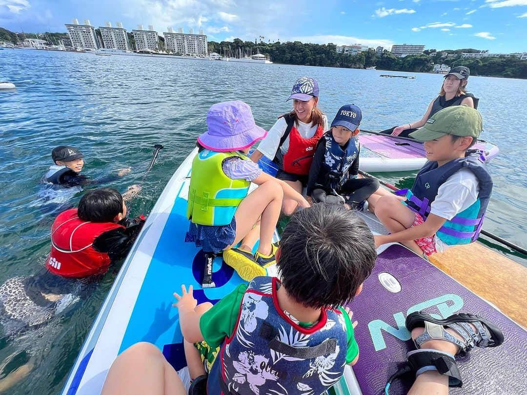 高松いくさんのインスタグラム写真 - (高松いくInstagram)「. . 子供祭り👦👶🧒👦👦🧒❤  お母さんも 保育士が2人いると ちょっとは この時間だけでも リラックスしてもらえるかな☺️  来年の夏休みは こんなこと準備しよう こんなのはどうだろうと 今から頭の中は もう来年の夏休みです😂🌻  こんなことは出来ますかー⁉️  など、 どしどし ご要望、ご相談、アイディア💡 お願い致します🙇  #親子 #子供 #祭り  #sup #運動神経向上 #ディズニーランド の影響　 #元ディズニーキャスト」9月14日 6時49分 - iku_takamatsu_trip_sup_yoga