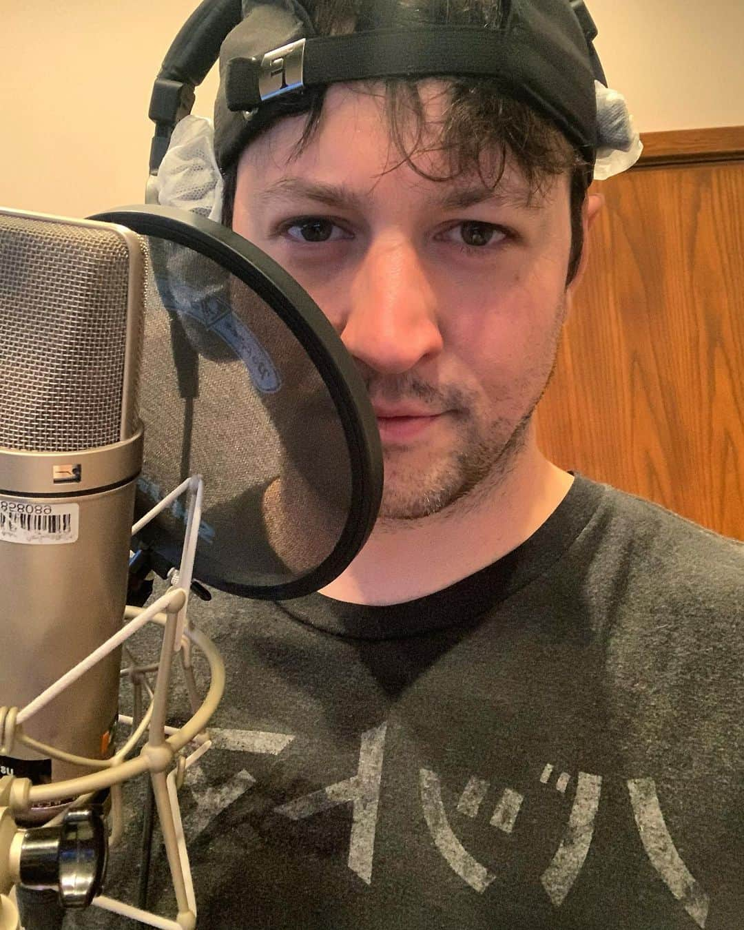 カート・メガさんのインスタグラム写真 - (カート・メガInstagram)「Back at it 🤷🏻‍♂️ #voiceover #voiceactor #voactor」9月14日 6時45分 - curtmega