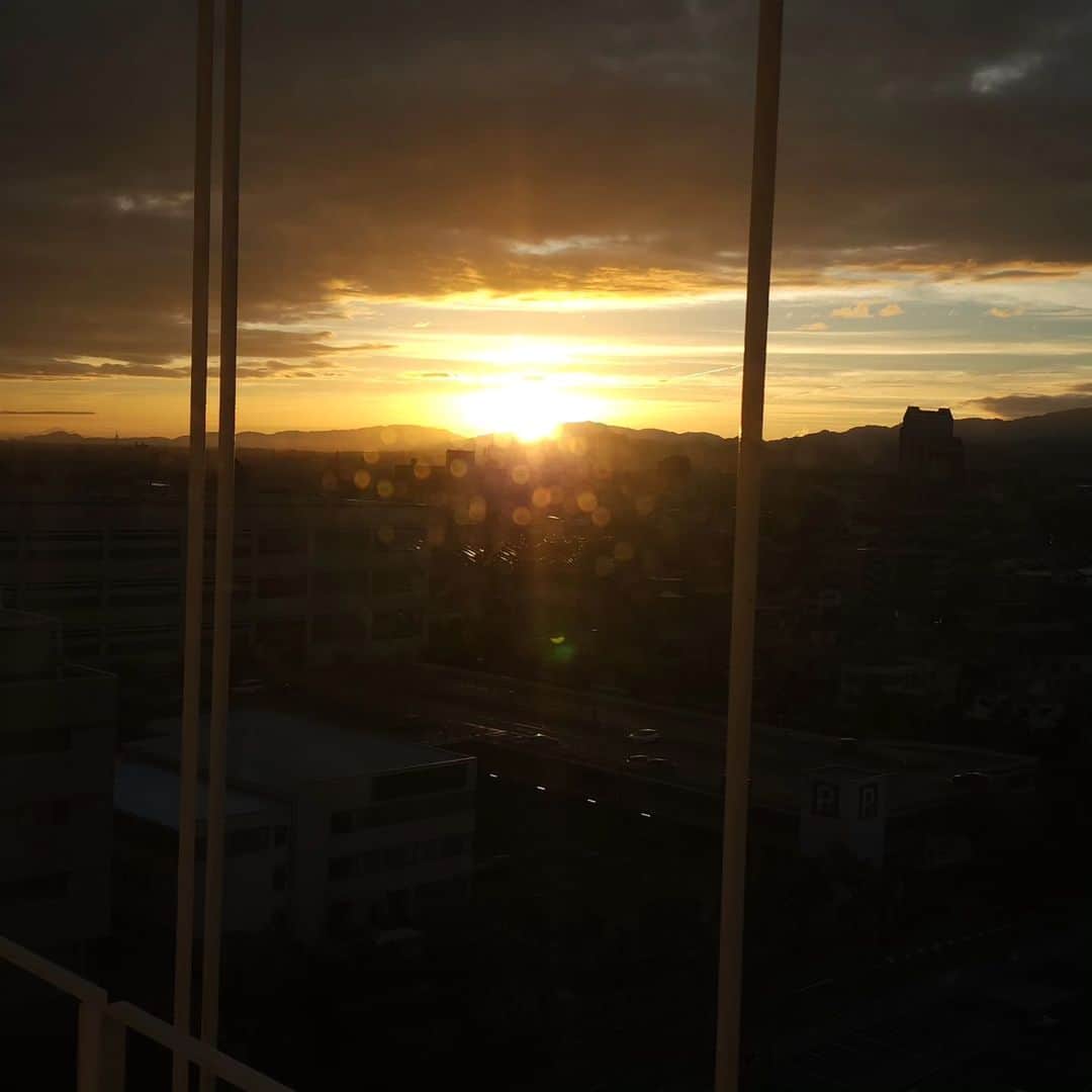 ミハル・ブジェジナのインスタグラム：「Woke up early to see the sunrise and then went for a walk in beautiful Rinku park #japan #osaka」
