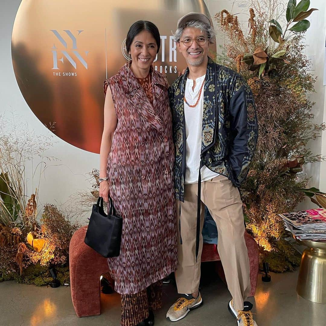 Monday満ちるさんのインスタグラム写真 - (Monday満ちるInstagram)「So honored to have been invited to @didietmaulana Ikat International showing at #NYFW as part of Indonesia Now alongside 6 other design houses. Some pictures of his looks, as well as Merdi Sihombing and Ayumi which I enjoyed as well. And wow, massive gratitude for the insanely beautiful and meticulously crafted outfit I got to wear for the show!」9月14日 6時54分 - mondaymichiru