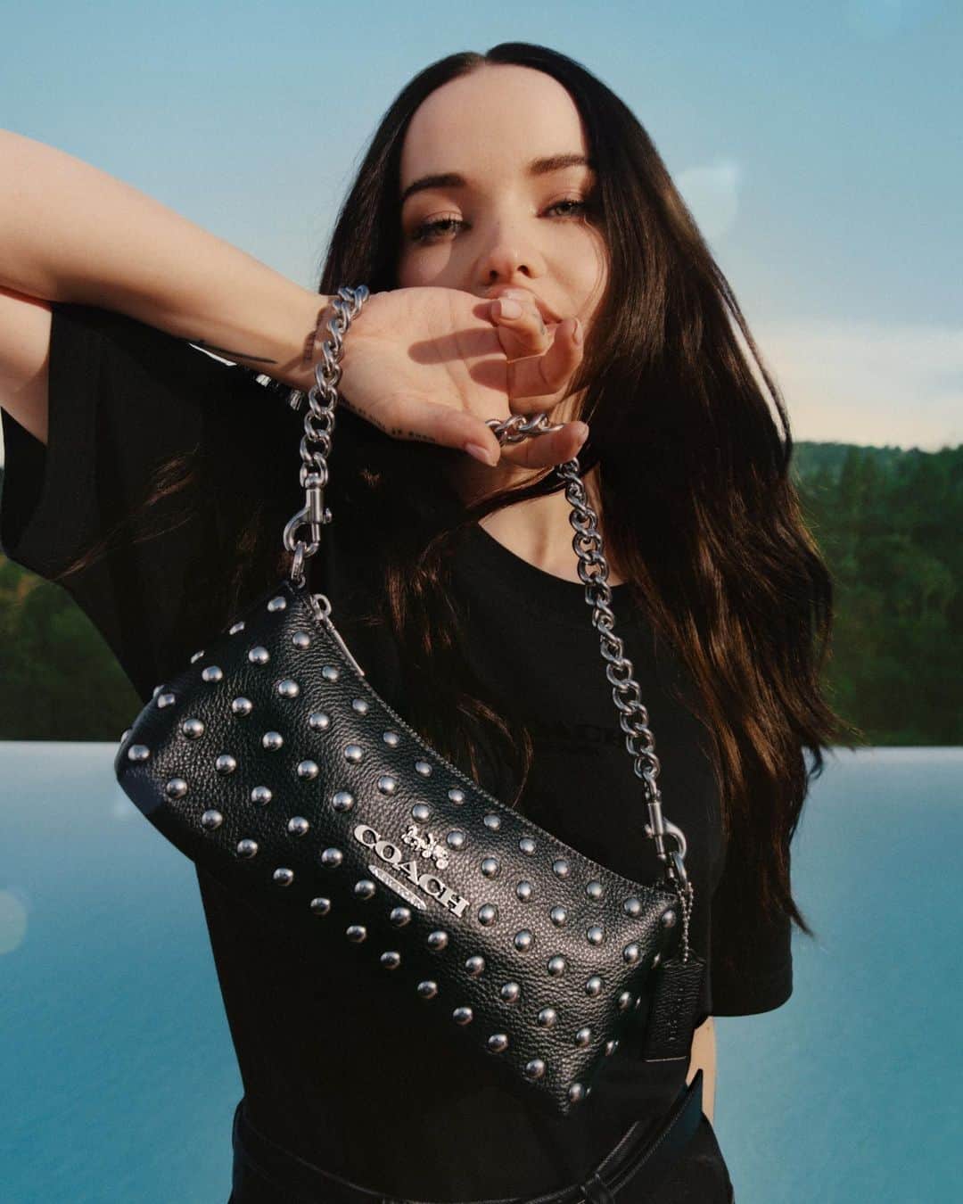 コーチのインスタグラム：「Heavy metals 🎸. #DoveCameron dazzles in studded leather.   #WearYourShine. Our Fall 2023 story is a call to resist your inner critic and show your most confident self.  Photographer: @joshuawoods Stylist: @gabriellak_j Production design: Christian Stone Hair:  @jacobrozenberg Makeup: @kaleteter Nails:  Mel Lolli   #CourageToBeReal #CoachOutlet」