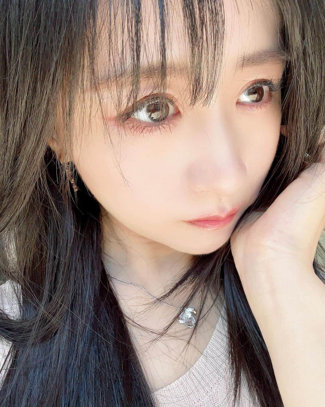 久保亜沙香のインスタグラム：「おはようございます( ‘༥’ ) 眠いねぇ𓂃」