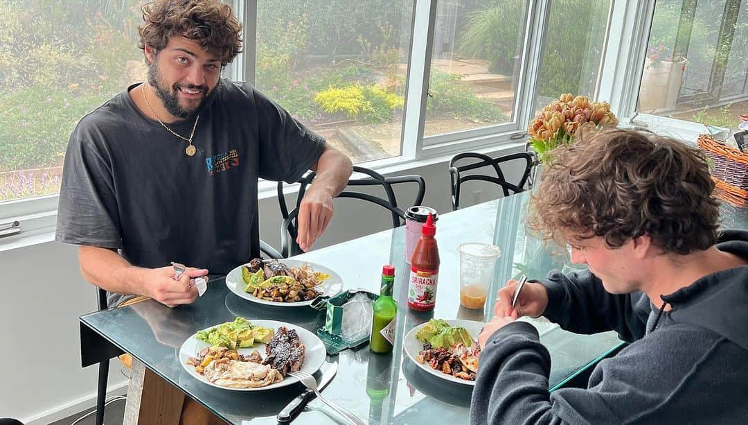 ノア・センティネオさんのインスタグラム写真 - (ノア・センティネオInstagram)「What a way to close out the Summer. Thank you @airbnb for gifting us this beautiful stay in Malibu. Labor Day Celebration with the fam and friends was unforgettable.」9月14日 7時33分 - ncentineo