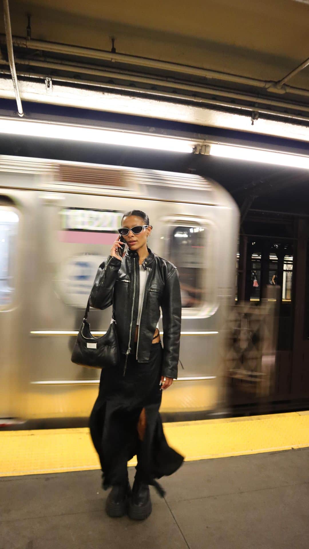 のインスタグラム：「A New York minute with Designer @samimiro in VICE VERSA 🚕」