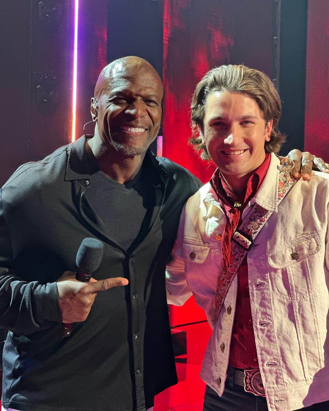 のインスタグラム：「Don’t miss the #AGT results show LIVE tonight with @drakemilligan back in the house to perform! 💥」