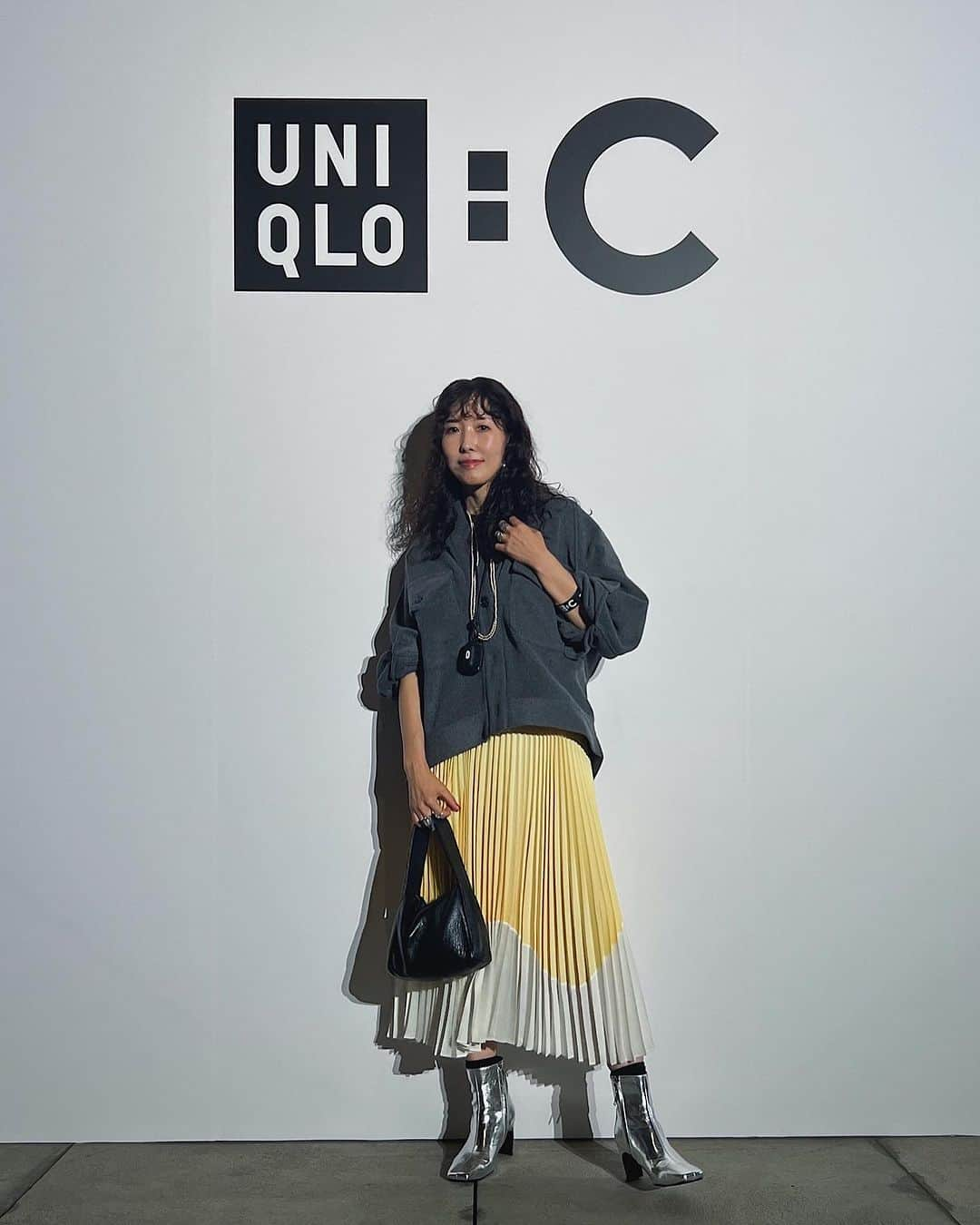 ai.takahashi328さんのインスタグラム写真 - (ai.takahashi328Instagram)「昨夜は15日発売のUNIQLO:Cのローンチパーティーへ。 UNIQLO:Cはクリエイティブディレクターのクレア・ワイト・ケラー氏のモダンでエフォートレスなコレクション。 どこか都会的な印象のラインナップです✨ @uniqlo_jp   モデルさん達が着て動いているのが色々参考になりました🥹可愛すぎた🥹  昨夜のドレスコードはUNIQLO:Cを入れた全身UNIQLOコーデ。 なので最後の写真でつけてたブラは外して会場入り👍 （着けてても隠れて見えなかったかもだから外さなくても良かったかも説🤣 半分屋外だったから暑かった😆気合い💪）  いつもならブラックを選ぶスカートですが、シグネチャーカラーであろうイエローを選んでみました。 #オーバーサイズジャケット　M #プリーツカラーブロックスカート M #ハイネックt M  会場は何しろすごい沢山の人で、友人、久々に逢えた人、仕事関係の人、とか沢山ですれ違いに『あーーー！』くらいでゆっくり話せなかった人多すぎた🥹 声をかけてくださった方、有難うございました🥰🙏  #uniqlo  #uniqloc #ユニクロシー#ユニクロc#effortless #simple #clarewaightkeller #クレアワイトケラー#uniqlo2023fw #パーソナルスタイリスト」9月14日 7時49分 - ai.takahashi328