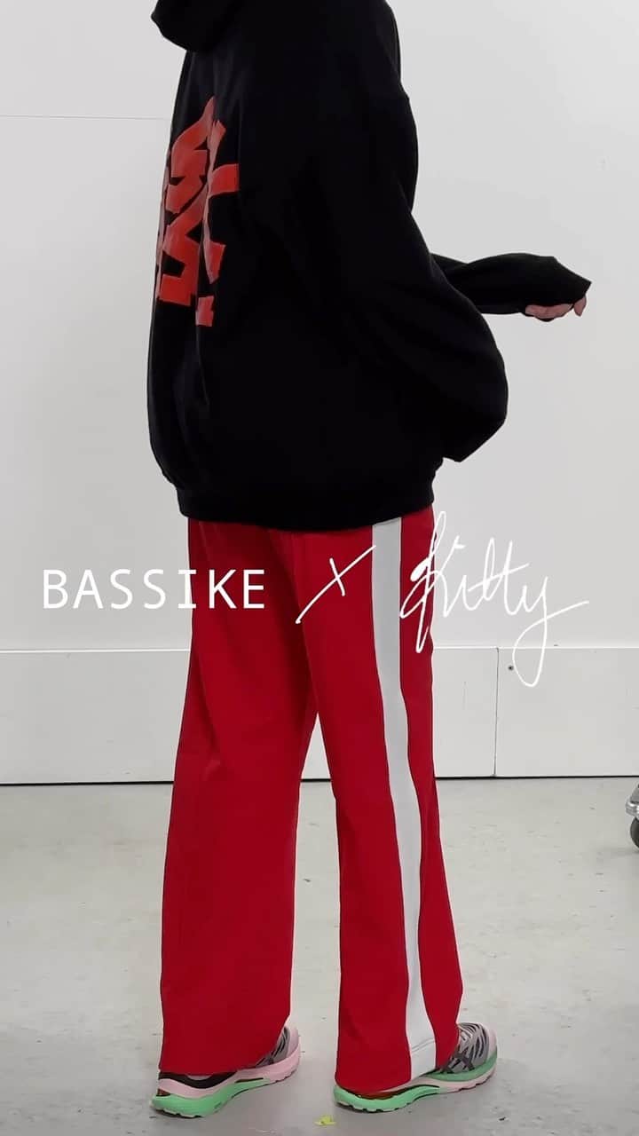 ベイシークのインスタグラム：「introducing bassike x – a limited edition capsule of organic cotton double jersey styles designed in partnership with creatives from multiple disciplines and backgrounds to re-interpret the signature bassike wordmark and dot logo.   bassike x features exclusive graphic treatments by local artists kitty callaghan, quinn carmichael and bart celestino, injecting print and colour onto universal silhouettes.  available exclusively at bassike.com   #bassike」