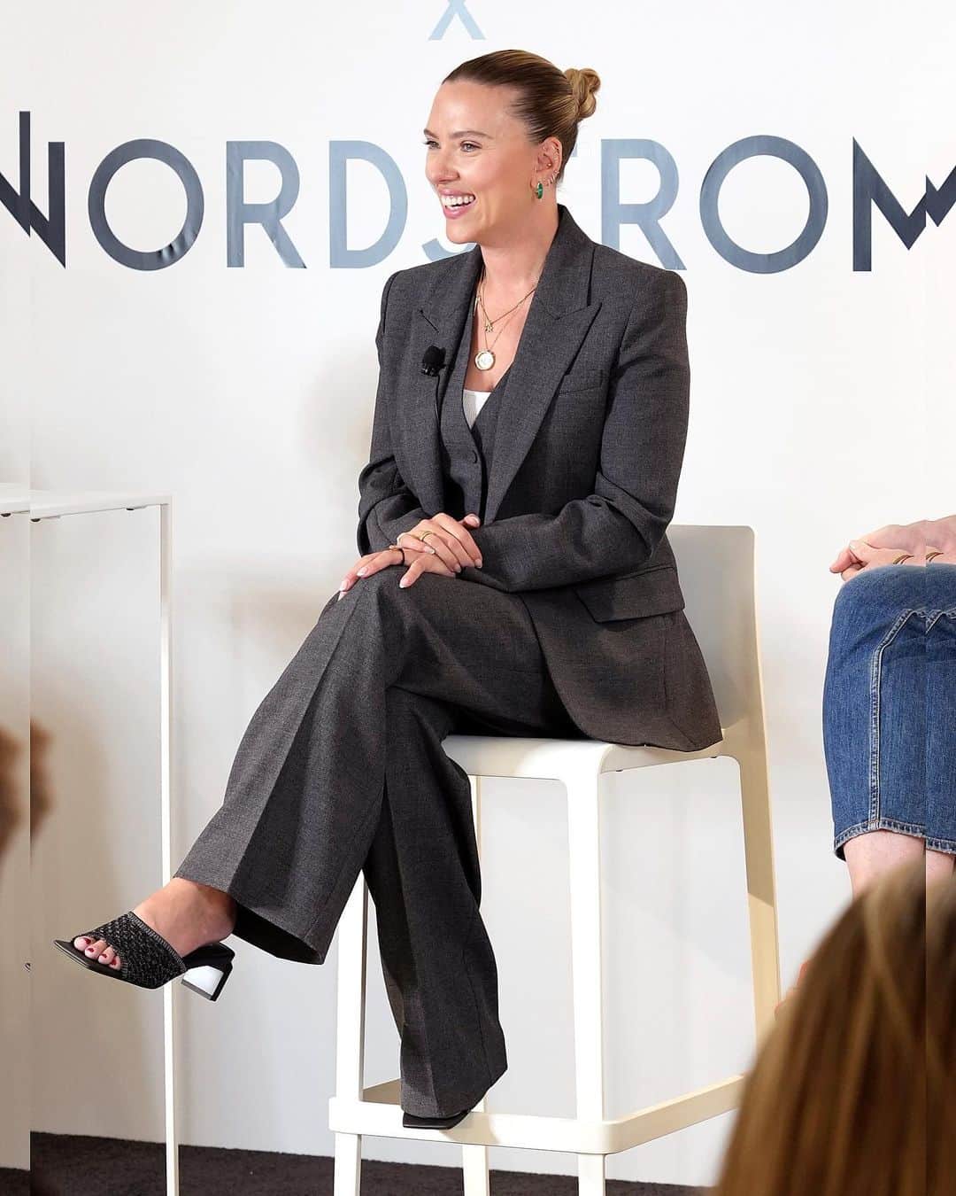 Just Jaredさんのインスタグラム写真 - (Just JaredInstagram)「Scarlett Johansson suits up in a grey Mango powersuit for a Q&A panel at Nordstrom in support of her skincare line, The Outset #ScarlettJohansson Photos: Getty」9月14日 8時08分 - justjared