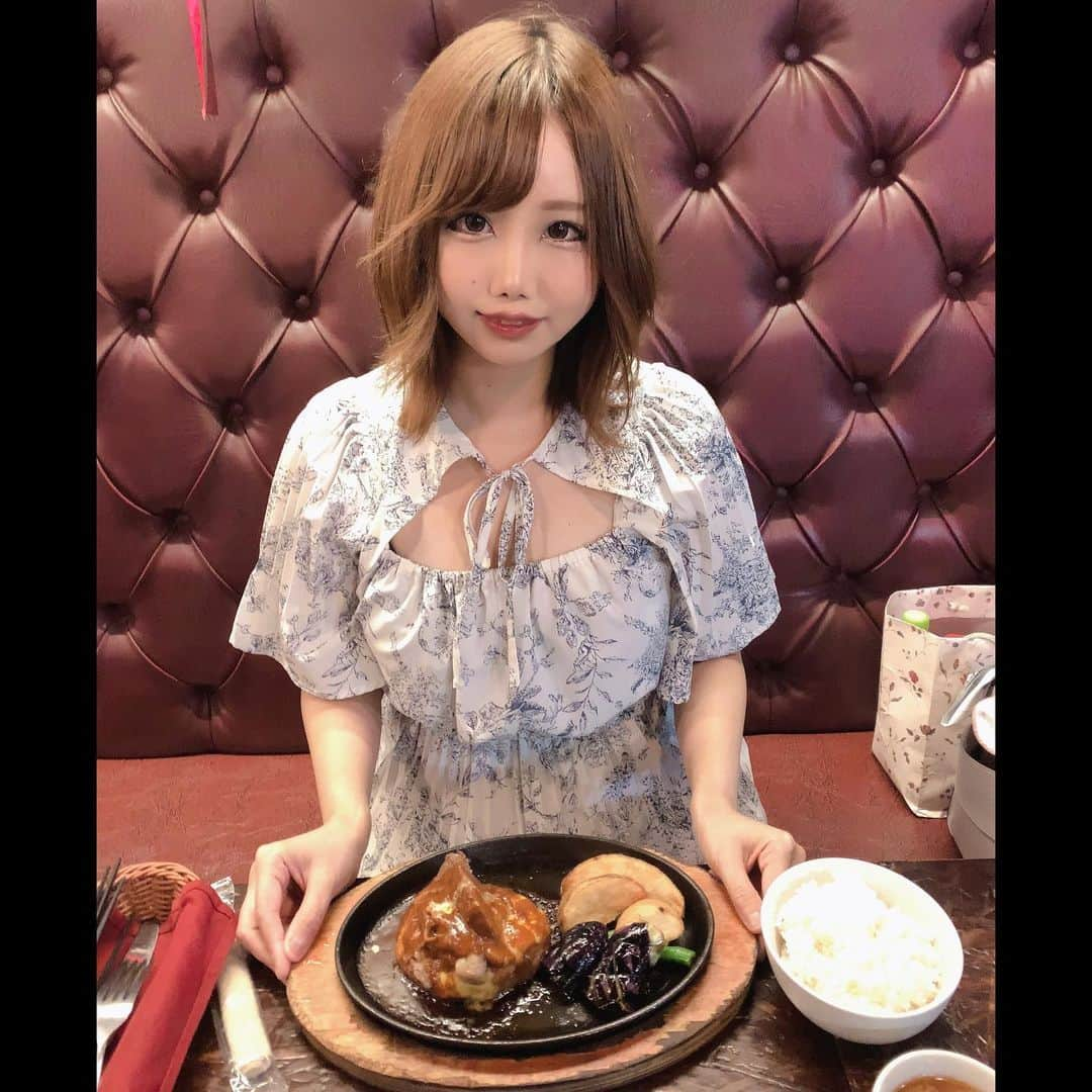 瀬乃ひなたのインスタグラム：「高田馬場【はんばーぐ ますお】 . . 新宿で人気な焼肉ますお系列のはんばーぐ屋さん🐂 . . 高田馬場駅の戸山口から3分位のとこにあるよ‼︎ . . 私はお店の看板メニューでビーフシチューの乗った ますおハンバーグを食べた🥰 . 柔らかくて美味しかった✨ . . ガーリックハンバーグも気になる🤔 . . 1500円前後でライスもお味噌もついてくるよ⭐️ . . . . . PR @masuo_takadanobaba #はんばーぐますお #高田馬場グルメ #高田馬場ハンバーグ #新宿ハンバーグ #A5黒毛和牛専門店 #高田馬場駅 #駅近グルメ　#ますお　#焼肉ますお #新宿ますお　#東京グルメ　#ハンバーグ　#東京ハンバーグ　#にくすたぐらむ 　#毎日焼肉が食べたい人 　#グルメ　#たべすたぐらむ　#ワイのグルメ記録」