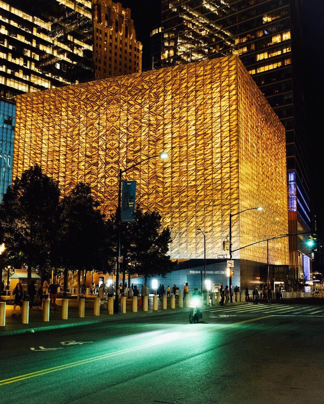 ニューヨーク・タイムズさんのインスタグラム写真 - (ニューヨーク・タイムズInstagram)「The new Perelman Performing Arts Center is the most glamorous civic building to land in New York in years, writes The New York Times’s architecture critic, @michael_kimmelman.  The center is an eight-story-high translucent marble cube that nestles at the foot of One World Trade Center, a runt in a herd of mega-tall commercial skyscrapers. But it’s impossible to miss. The $500 million, 129,000-square-foot project arrives at a moment, very different from the one in which it was conceived two decades ago.  Its architect is Joshua Ramus. He refers to the building as a “mystery box,” alluding to the three exquisitely engineered, shape-shifting theaters tucked inside it. Small, medium and large, they can be combined and reshuffled into more than 60 configurations, their floors raked or flat, balconies collapsed or thrust, walls moved, stages lowered.  This group of high-tech theaters is veiled behind a facade made up of thousands of half-inch-thick, richly veined marble panels that are sandwiched between thin sheets of glass. At night, Perelman lights up like a lantern, summoning the neighborhood back to life.  Tap the link in our bio to go inside the Perelman Performing Arts Center in Lower Manhattan and to learn about how this spectacular marble cube building may yet turn the World Trade Center into a neighborhood. Photos by @george_etheredge」9月14日 8時13分 - nytimes