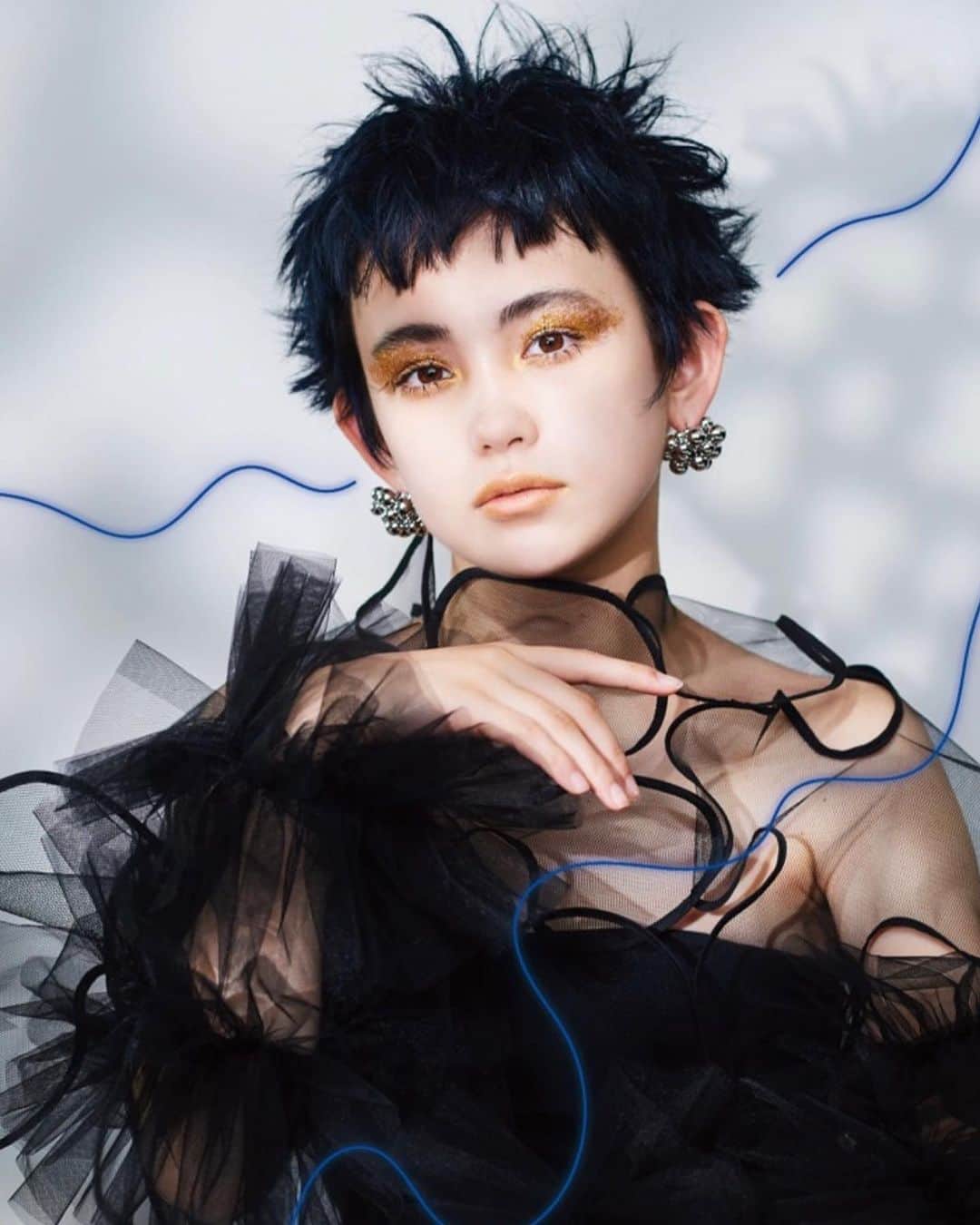 栗原貴史のインスタグラム：「アーカイブ作品 思い入れのある企画にたずさわれて本当によかったです！改めてありがとうございました😊そして20周年おめでとうございます！  【月刊BOB創刊20周年記念号】　  @bobstagram_kamishobo   @kuri0804 @kensukemorishima @teraoka_yukihiro_peekaboo @misaki_kinoshita   📷 @shota_umetsu   👗 @hanahana87   グラフィックアーティスト @okuyama.taiki   @peekaboo_newoman_shinjuku @peekabooacademyofficial @peekaboosalonsofficial @peekaboo_webacademy  #新宿美容室  #newoman新宿  #骨格補正  #骨格補正カット #ボブ  #グラボブ  #ショートヘア #ショートカット #ショートボブ #丸みショート #ゆとりショート #フェイスレイヤー #facelayerd #shortcut #hairistyle #contrastdesign #contrastcolor #bob #peekabooneeomanshinjuku  #peekabooacademyofficial  #peekaboosalonsofficial  #photography  #photo  #クリエイティブ  #クリエイティブヘア」