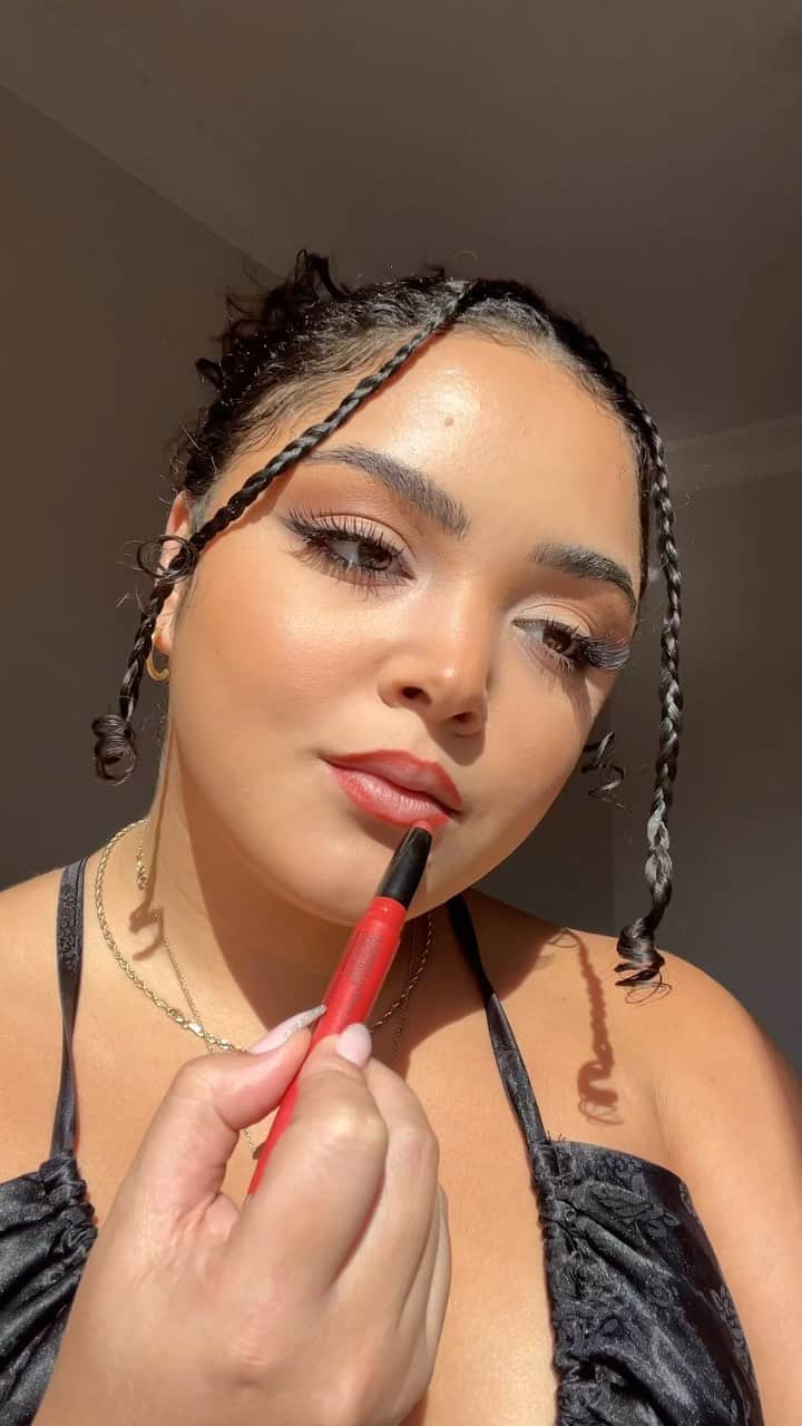 ipsyのインスタグラム：「Obsessed with this @hauslabs Lip Crayon? Head to the link in bio for 10 more bright lipsticks that will totally transform your makeup look. #IPSY @lolotheeshow  BoxyCharm Product: @hauslabs Le Monster Lip Crayon in Fuchsia Shimmer & Cerise Matte」