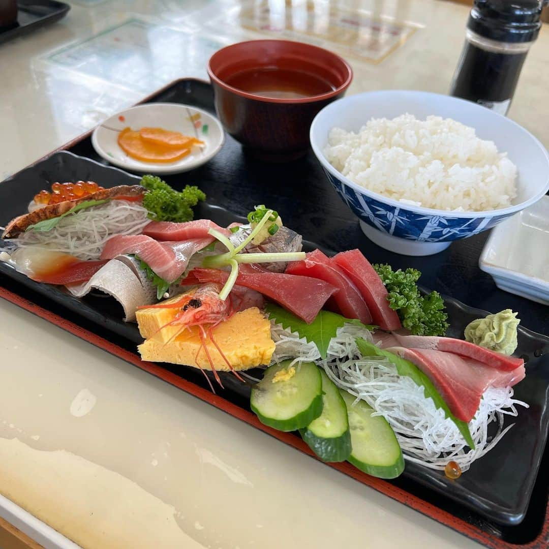 トミックさんのインスタグラム写真 - (トミックInstagram)「福島の魚うめぇ🐟  #トミック  #tomikkunet #youtuber  #youtuber好きな人と繋がりたい  #料理  #料理好きな人と繋がりたい  #japanese  #cooking #海鮮丼 #福島  #福島グルメ  #寿司 #寿司屋   23.09.01」9月14日 8時30分 - tomikkunet