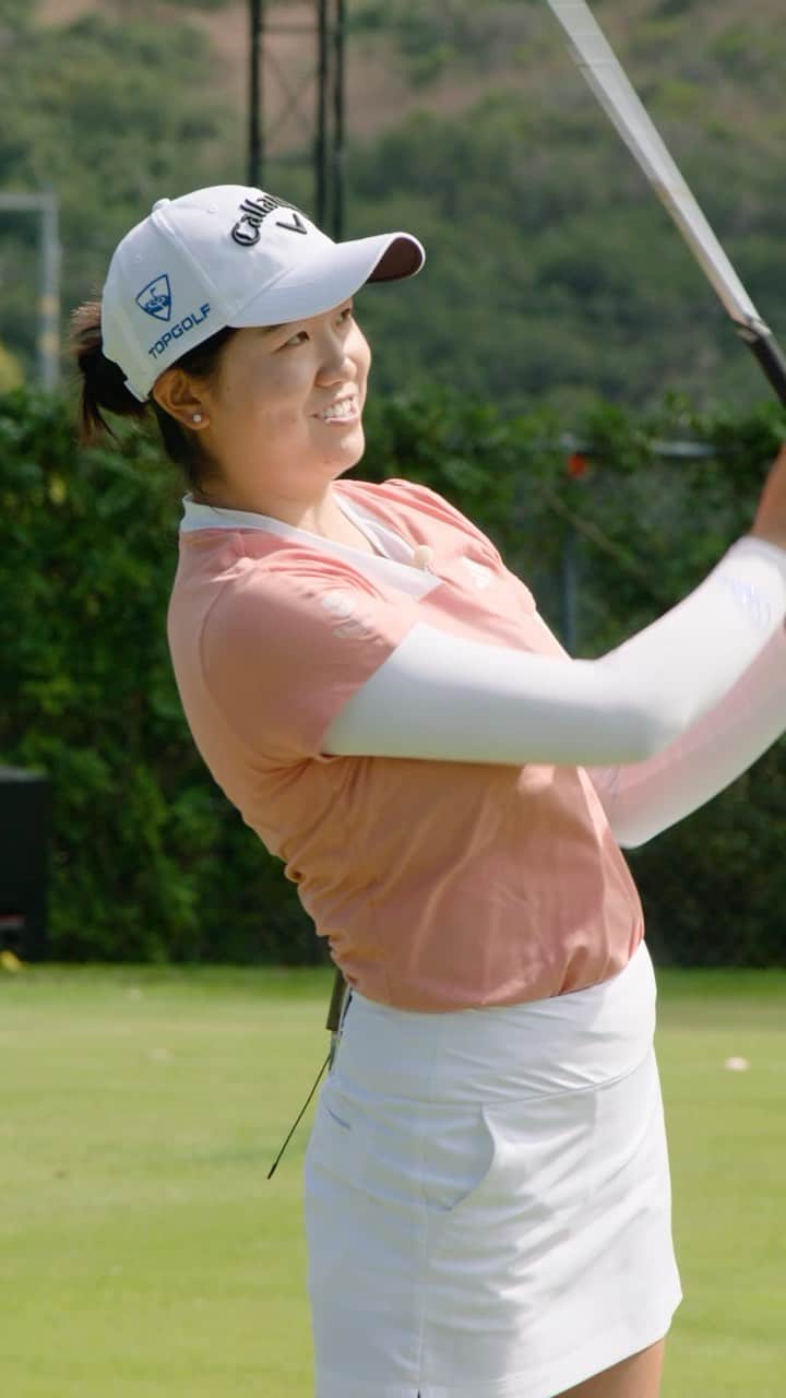ジョン・ラームのインスタグラム：「@rosezhang puts the new apex pro irons to the test. That ball striking is elite 👀  Watch the full video through the link in bio.」