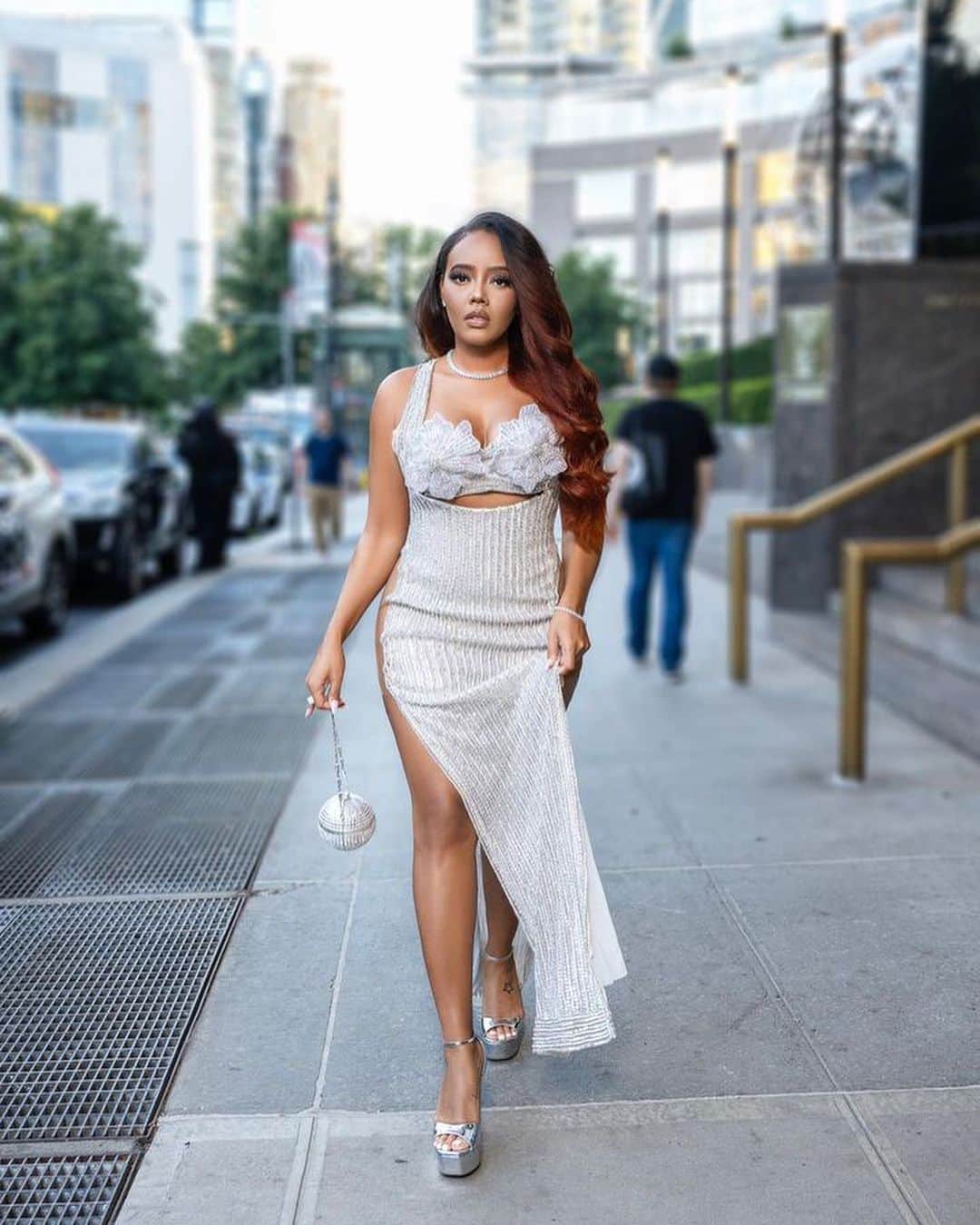Angela Simmonsのインスタグラム：「Chemistry & unstoppable ambition 🤞🏽」