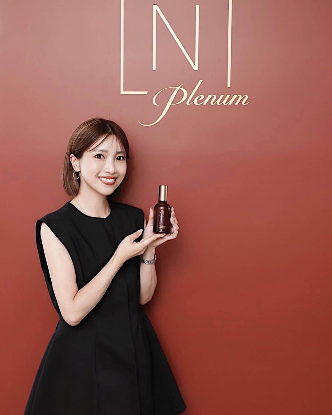 喜田彩子のインスタグラム：「⁡ ⁡ N organic 新製品発表会へ♥️ ⁡ N organicから10/17に発売される 最高峰*ライン《N organic Plenum》 ⁡ ⁡ 植物の力とサイエンスの力で 大人の5大悩みにアプローチ🕊️✨ ⁡ ☑︎ スムーストリートメントローション とろみのあるテクスチャーで高保湿なのに 馴染みの良さにビックリ！！ 抗酸化力の秀逸な北海道産の濃密な アロニア抽出液をたっぷり配合し ヒアルロン酸生産もアップだって♡ ⁡ ☑︎ディープホールドクリーム 濃密なこっくりクリームが ベタつかず朝まで潤い続き、弾力のある肌へ♡ ⁡ ☑︎リンクルダイレクトエッセンス 糸を引くほどの粘り気のある濃密ジェルが 塗った後すぐに馴染み目元に密着！ 口元や、眉間やおでこなど気になるポイントに直接塗れる 丸みのあるアプリケーターも搭載♡ ⁡ ⁡ シリーズ全般に使われている柑橘類の雰囲気はありつつ 「凛として自分らしく。穏やかに」というコンセプトのとおり 大人のしなやかな優しさを感じる 奥行きのあるシトラスフローラルの香りがとっても好き🧡❤️ ⁡ ⁡ ⁡ *N organic スキンケアシリーズ成分数比較 #Norganic #NorganicPlenum #プレナム #最高峰シリーズ #スキンケア #skincare」