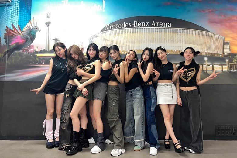 TWICEさんのインスタグラム写真 - (TWICEInstagram)「TWICE 5TH WORLD TOUR 'READY TO BE' IN #BERLIN - DAY 1  What a magical night! ✨ The first day in Berlin was more than awesome! We are so grateful for all the love you showed us and really thank you from the bottom of our hearts for enjoying tonight's show! We were so touched by your beautiful voices and can't wait to see you again tomorrow, Berlin ONCE🍭💖Danke💓  #TWICE #트와이스 #READYTOBE #TWICE_5TH_WORLD_TOUR」9月14日 9時01分 - twicetagram