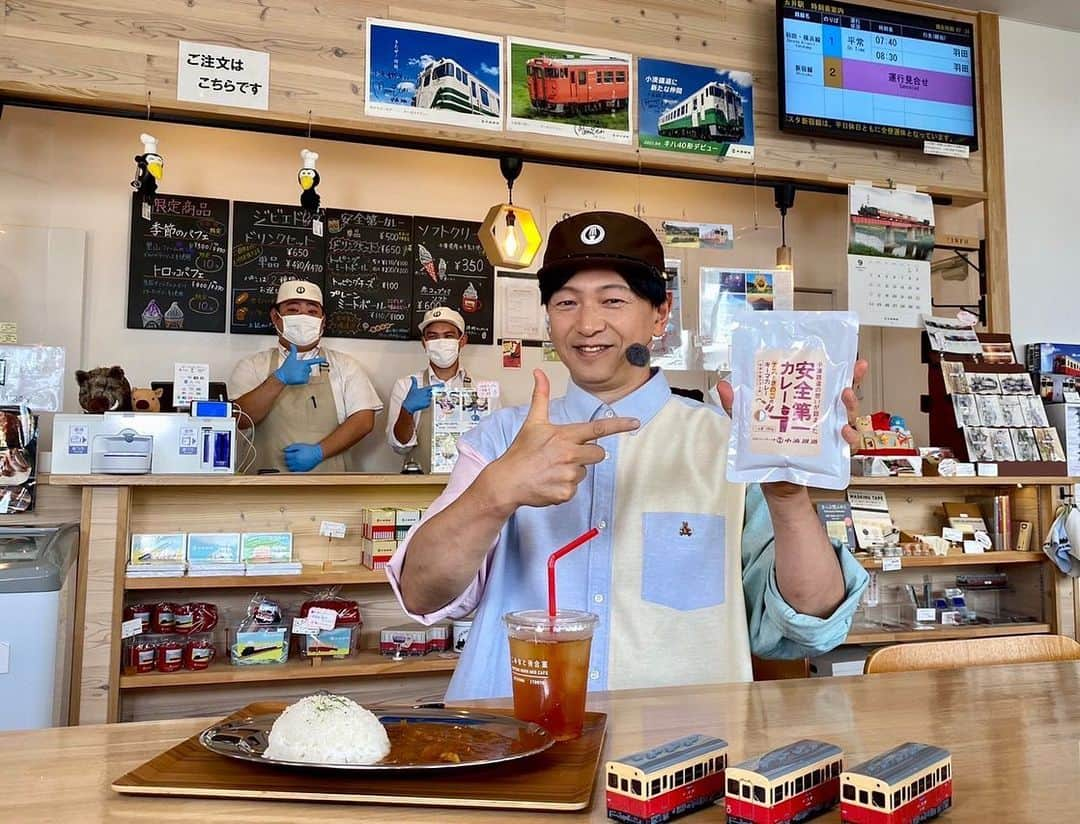 依田司さんのインスタグラム写真 - (依田司Instagram)「9月14日（木） 千葉県市原市にある小湊鉄道、五井駅から。 「駅周辺にバスや列車を待つのに雨や風、暑さや寒さを凌げる場所がない」という利用者の声を受けて始まった駅横のカフェスペース「こみなと待合室」。 綺麗な店内では、様々なドリンク、フードメニューや、小湊鐵道オリジナルグッズを販売しています。 小湊鉄道といえば、環境に配慮したクリーンディーゼルを使い、SLをモチーフに作られた列車「房総里山トロッコ」で有名。 シルバーウィークのお出かけスポットとしてもオススメですよ。  #こみなと待合室 #小湊鉄道  #GAP #ギャップ #依田さん #依田司 #お天気検定 #テレビ朝日 #グッドモーニング #気象予報士 #お天気キャスター #森林インストラクター #グリーンセイバーアドバンス #プロジェクトワイルド #IPCC伝導者 #japan #japantrip #japantravel #unknownjapan #japanAdventure #japanlife #lifeinjapan #instagramjapan #instajapan #療癒 #ilovejapan #weather #weathercaster #weatherforecast」9月14日 9時02分 - tsukasa_yoda