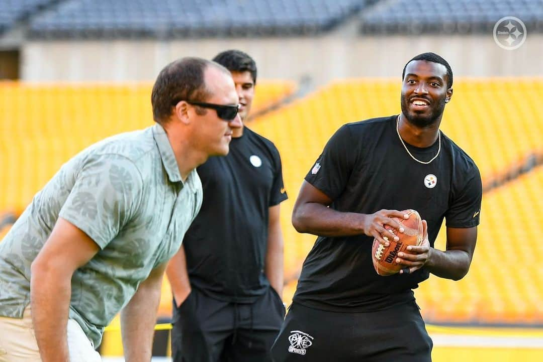 ピッツバーグ・スティーラーズさんのインスタグラム写真 - (ピッツバーグ・スティーラーズInstagram)「On Wednesday night, the #Steelers honored members of the Armed Forces during the 15th annual Heroes Night Out at @acrisurestadium」9月14日 9時08分 - steelers