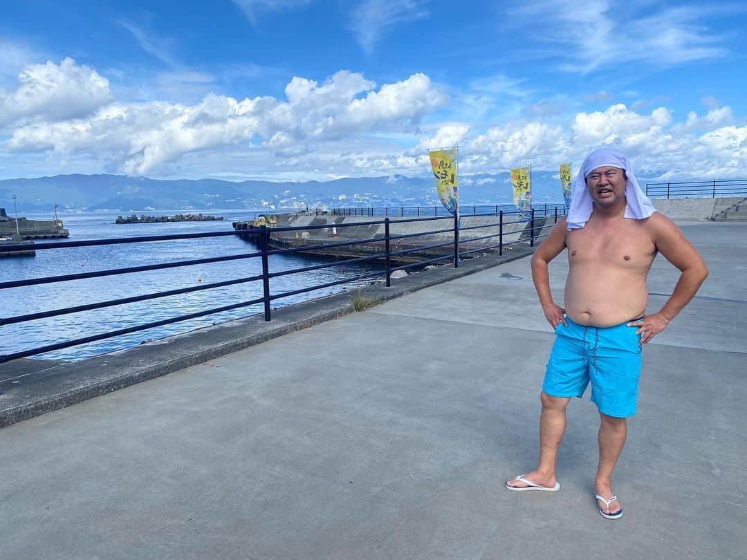 じろうのインスタグラム：「めちゃくちゃ話しかけてくる。 島の人かな。」
