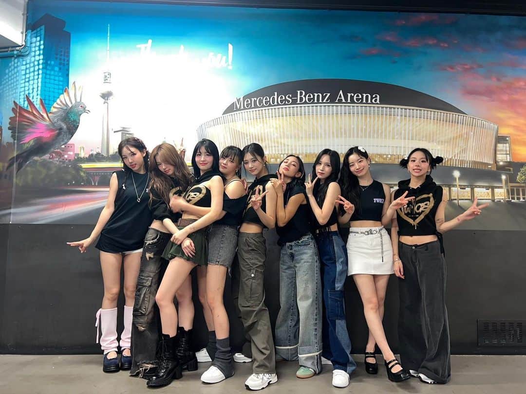 TWICEさんのインスタグラム写真 - (TWICEInstagram)「TWICE 5TH WORLD TOUR 'READY TO BE' IN #BERLIN - DAY 1  What a magical night! ✨ The first day in Berlin was more than awesome! We are so grateful for all the love you showed us and really thank you from the bottom of our hearts for enjoying tonight's show! We were so touched by your beautiful voices and can't wait to see you again tomorrow, Berlin ONCE🍭💖Danke💓  #TWICE #트와이스 #READYTOBE #TWICE_5TH_WORLD_TOUR」9月14日 9時21分 - twicenews