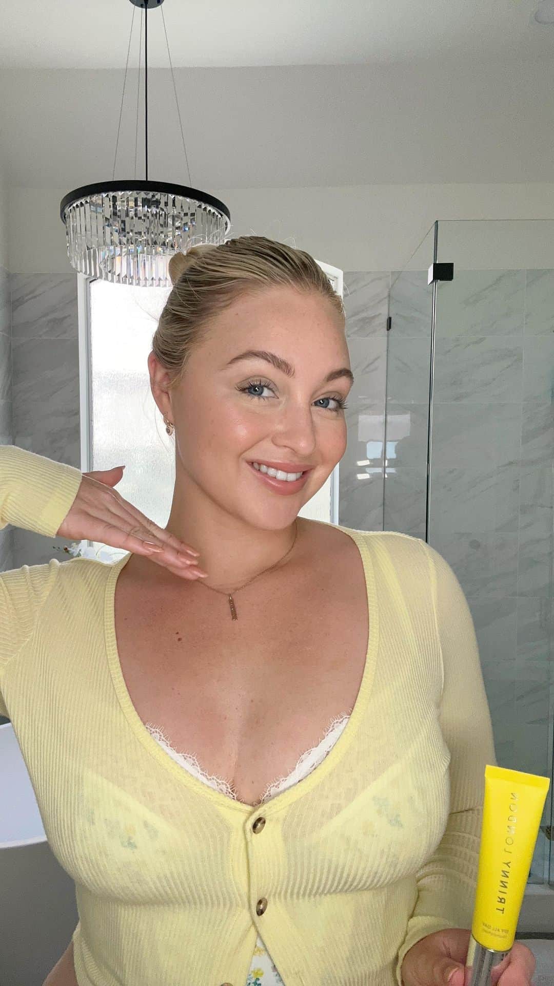 イスクラ・ローレンスのインスタグラム