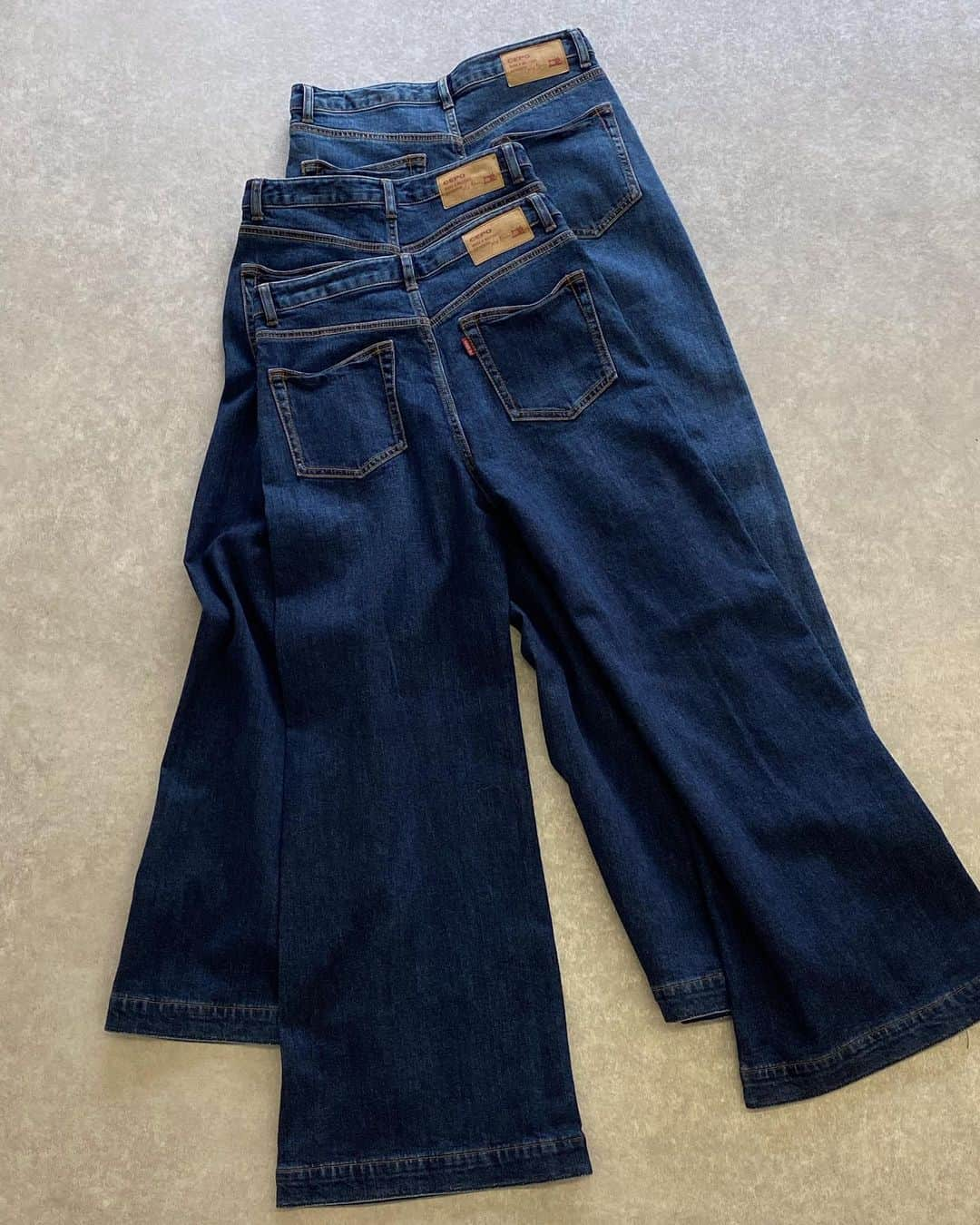 cepoのインスタグラム：「9/14.thu 【2023AW DENIM】 .  Cepo 9月新作デニムは ▶︎ ローライズ  ワイドとストレートの2種類です◎  🏷ITEM #CCB_0043  デニムローライズセミワイドパンツ #CCB_0044  デニムローライズストレートパンツ  _ おすすめpoint！  ①腰回りがスッキリ！ ②ヒップが小さく見える。 ③ウエストを締め付けず楽に穿ける！ ④ウエストの細さを強調できる。  細く見えるウエスト位置と、 浅すぎない股上にこだわり！  穿きやすく着痩せ効果抜群のデニムが完成◎  こだわりの詰まったデニムを 是非お試しください！  . . . . . #cepo #セポ #cepostaffsnap #denim #デニムコーデ #デニムオンデニム #ローライズデニム #ワイドパンツ #シャギーニット #デニムシャツ #2023aw #秋服コーデ #大人カジュアル #大人カジュアルコーデ #きれいめカジュアル #着回しコーデ」