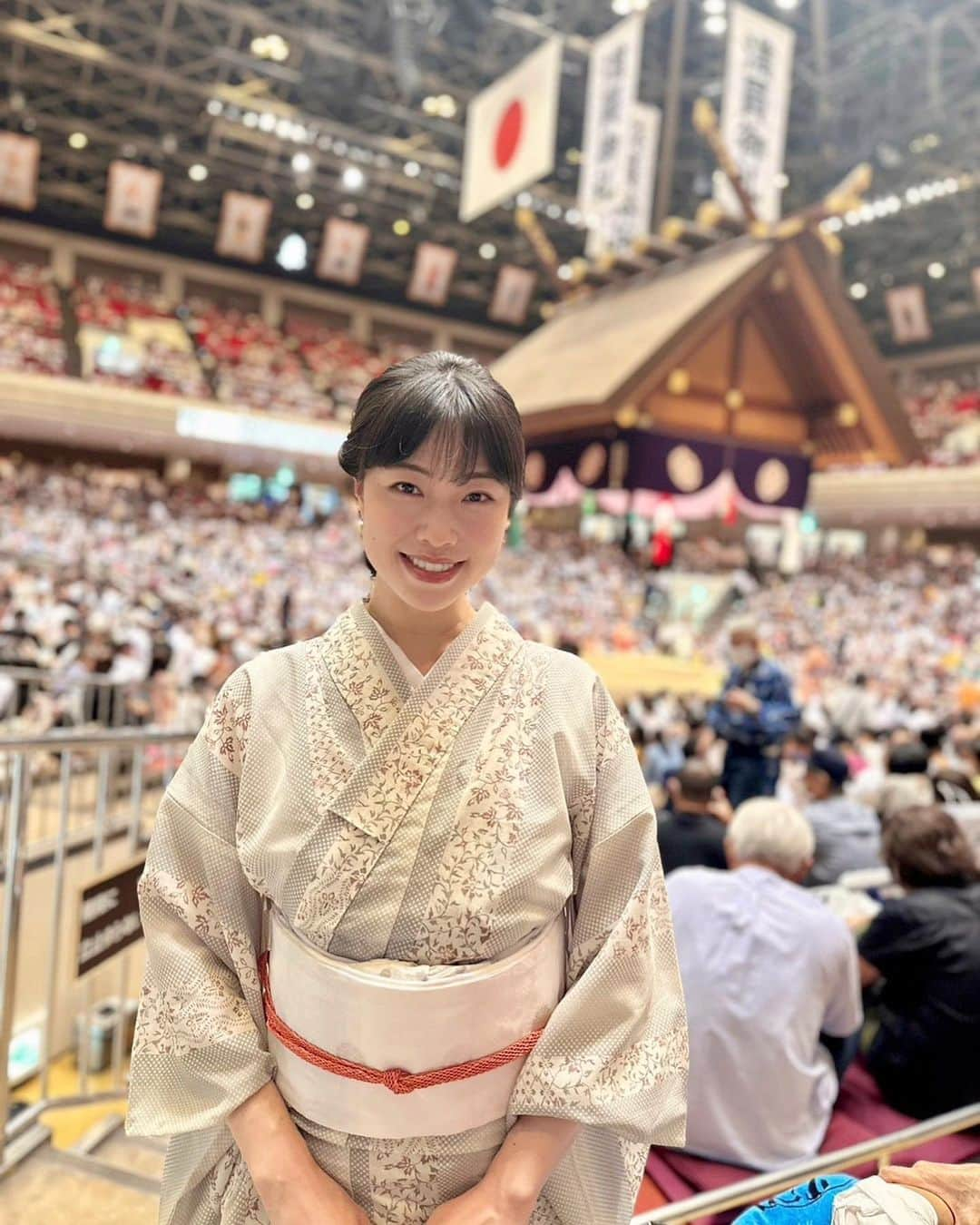 小田飛鳥さんのインスタグラム写真 - (小田飛鳥Instagram)「大相撲九月場所、師匠のごはんちゃん（@iidaminami ）とご一緒してきました🍚🇯🇵 夏のお着物も残暑の中楽しめて、生観戦しながらのＯＺＥＫＩ🍶はやっぱり最高〜 生で拝見する推し力士達はやっぱり尊かったです🫶🏻✨ #大相撲 #sumo #大相撲九月場所 #着物 #kimono #名古屋帯 #夏のお着物 #飯田みなみ 師匠 #相撲好きな人と繋がりたい」9月14日 9時59分 - asuka_oda_0320