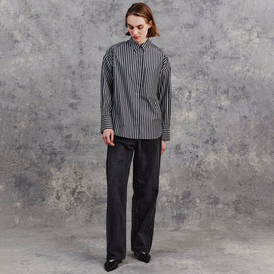 Double Standard Clothingのインスタグラム：「. NEW ARRIVAL OSLOW 2023 AW COLLECTION  [TOPS] OSLOW / スーペリアピマコットンシャツ price. 61,600円(税込) color. チャコール size. 38  [BOTTOMS] OSLOW / ブラックワイドデニムパンツ price. 57,200円(税込) color. ブラック size. 36 / 38  ------------------------------------------ #doublestandardclothing #tokyo #oslow #DSC #sov #nightstore #fashion #ootd #2023aw」